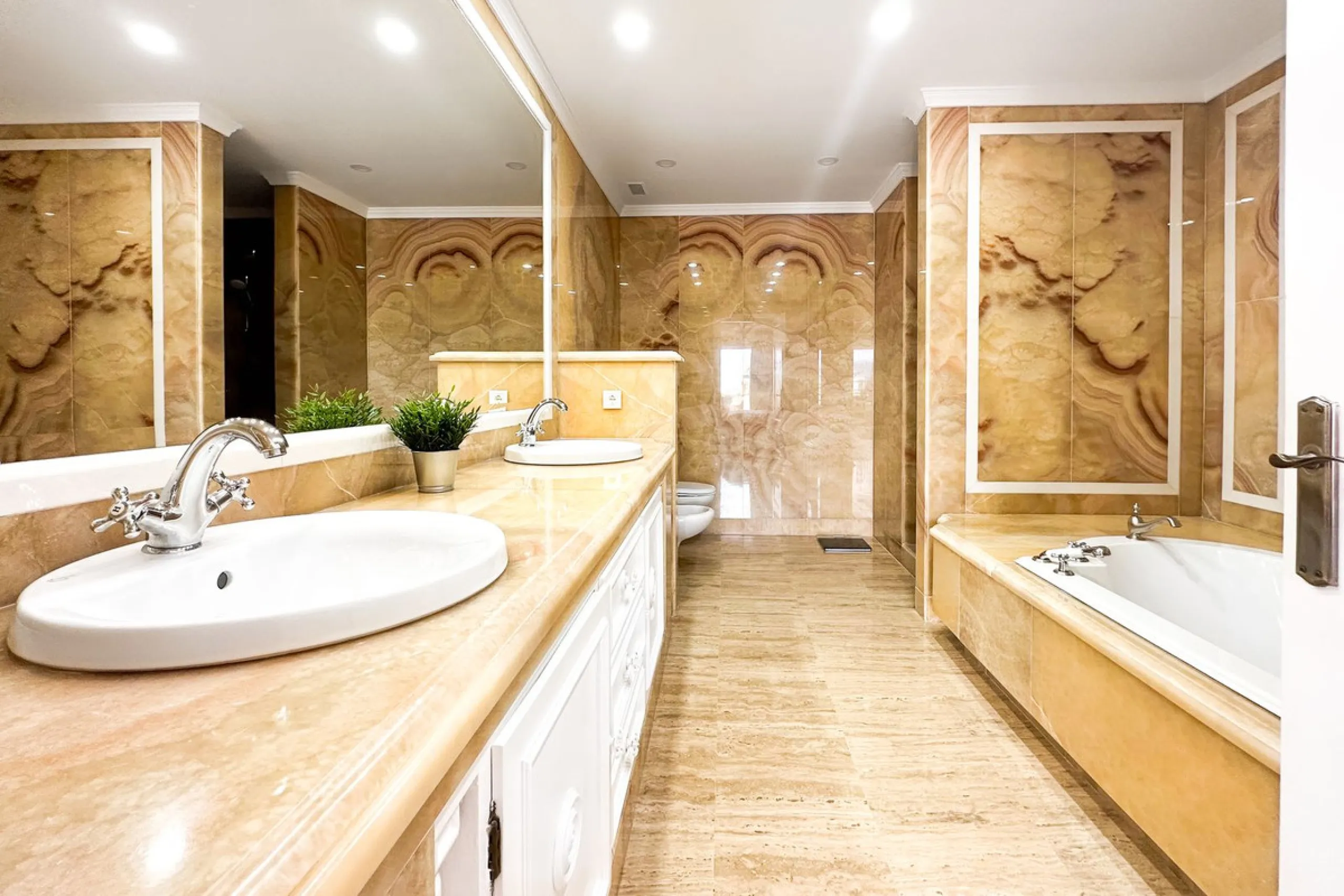 This Luxury Penthouse is located at the heart of The Golden Mile, in a gated complex with only 47 apartments, with 24-hour security and beautiful communal gardens. The property has large rooms, a huge terrace with new jacuzzi and barbecue area, floor heat