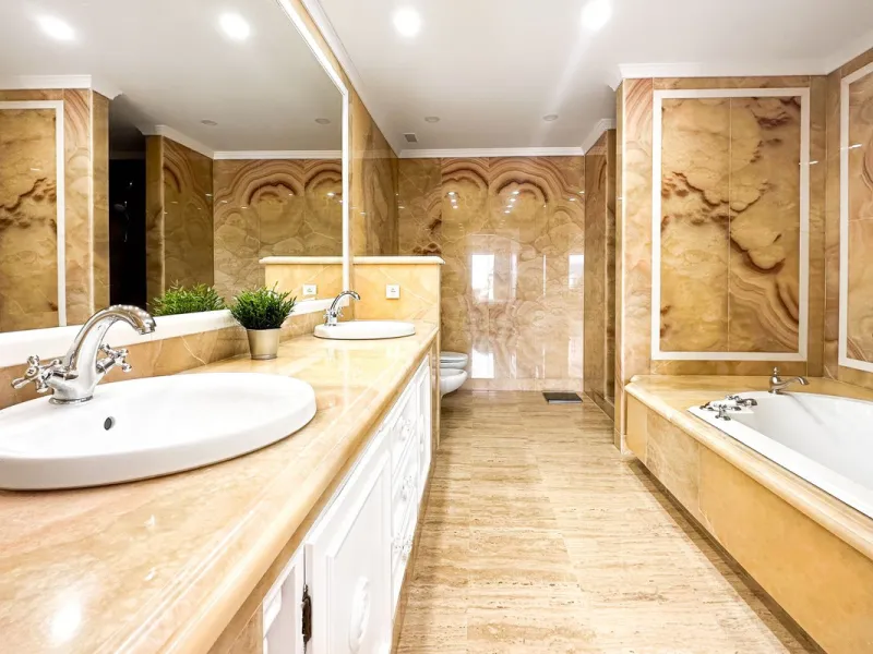 This Luxury Penthouse is located at the heart of The Golden Mile, in a gated complex with only 47 apartments, with 24-hour security and beautiful communal gardens. The property has large rooms, a huge terrace with new jacuzzi and barbecue area, floor heat