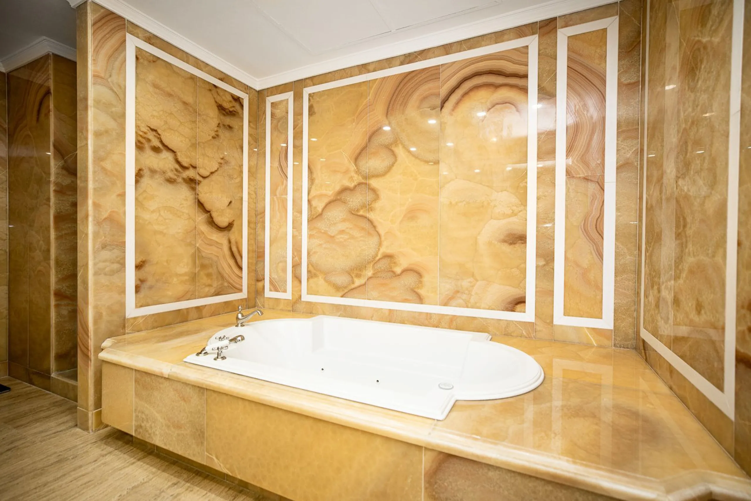 This Luxury Penthouse is located at the heart of The Golden Mile, in a gated complex with only 47 apartments, with 24-hour security and beautiful communal gardens. The property has large rooms, a huge terrace with new jacuzzi and barbecue area, floor heat