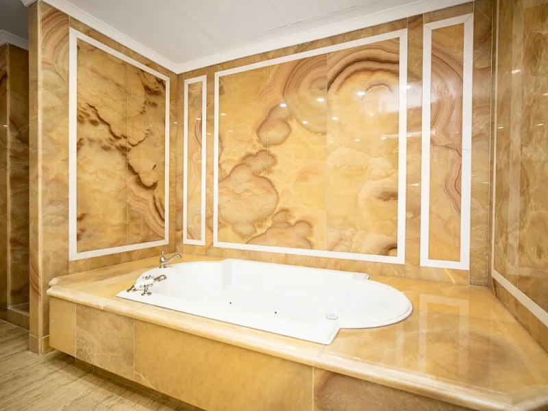 This Luxury Penthouse is located at the heart of The Golden Mile, in a gated complex with only 47 apartments, with 24-hour security and beautiful communal gardens. The property has large rooms, a huge terrace with new jacuzzi and barbecue area, floor heat