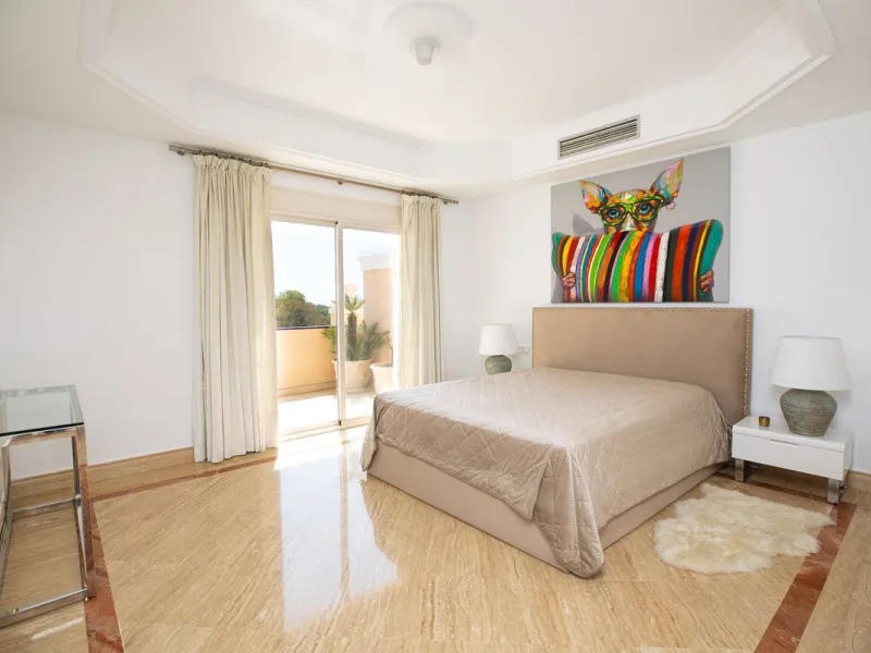 This Luxury Penthouse is located at the heart of The Golden Mile, in a gated complex with only 47 apartments, with 24-hour security and beautiful communal gardens. The property has large rooms, a huge terrace with new jacuzzi and barbecue area, floor heat