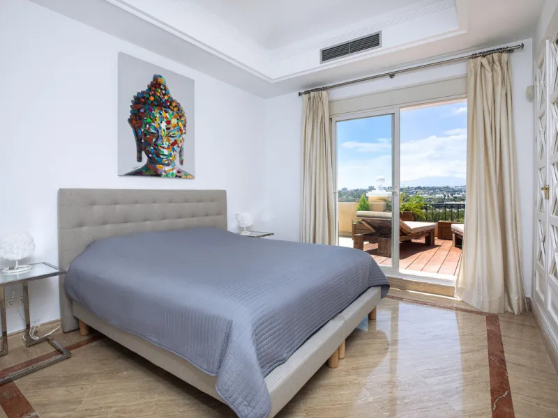 This Luxury Penthouse is located at the heart of The Golden Mile, in a gated complex with only 47 apartments, with 24-hour security and beautiful communal gardens. The property has large rooms, a huge terrace with new jacuzzi and barbecue area, floor heat