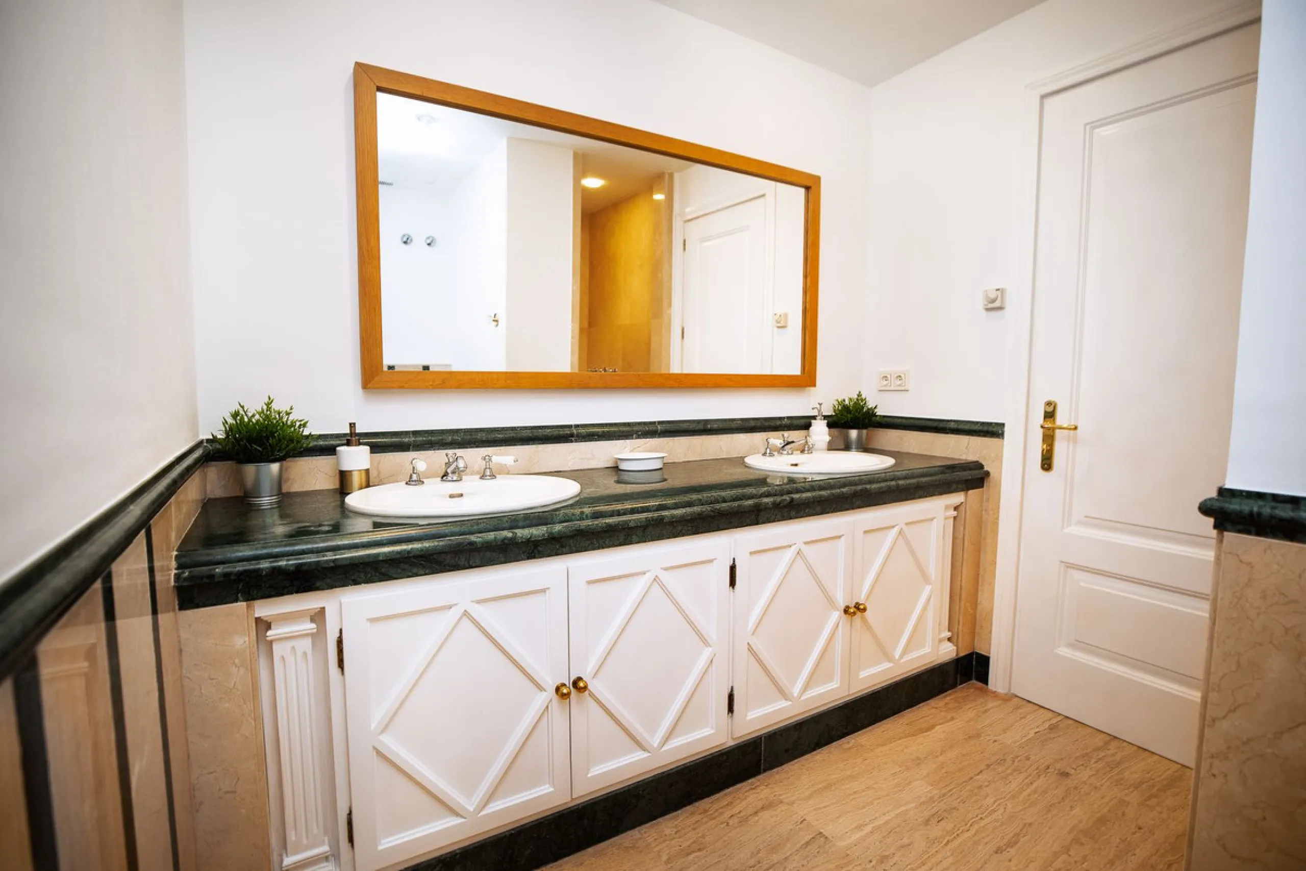 This Luxury Penthouse is located at the heart of The Golden Mile, in a gated complex with only 47 apartments, with 24-hour security and beautiful communal gardens. The property has large rooms, a huge terrace with new jacuzzi and barbecue area, floor heat