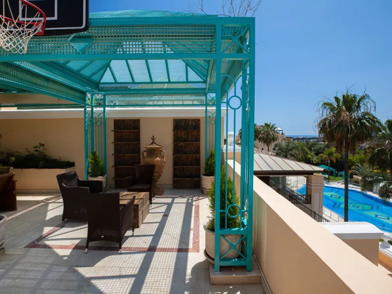 This Luxury Penthouse is located at the heart of The Golden Mile, in a gated complex with only 47 apartments, with 24-hour security and beautiful communal gardens. The property has large rooms, a huge terrace with new jacuzzi and barbecue area, floor heat