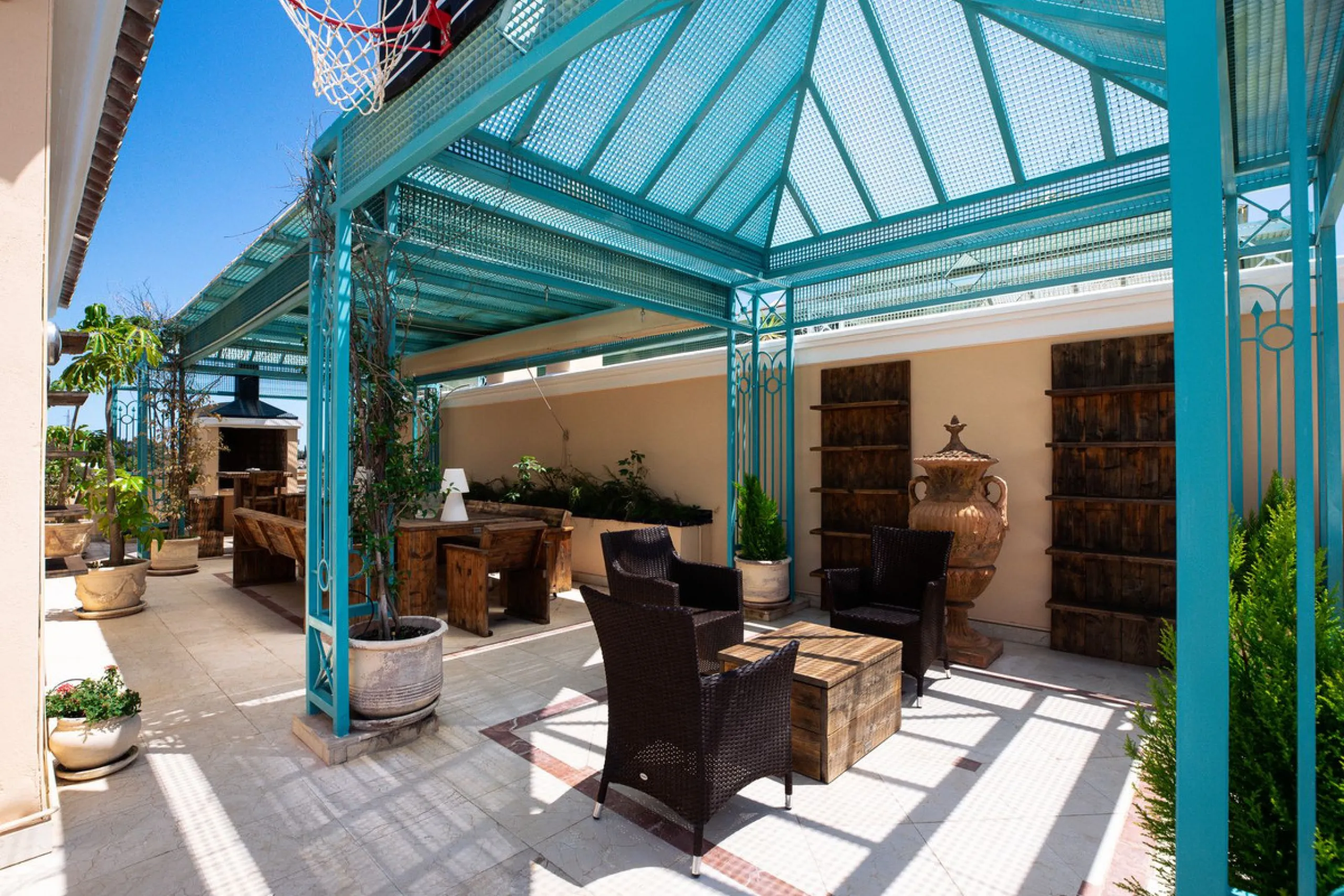 This Luxury Penthouse is located at the heart of The Golden Mile, in a gated complex with only 47 apartments, with 24-hour security and beautiful communal gardens. The property has large rooms, a huge terrace with new jacuzzi and barbecue area, floor heat