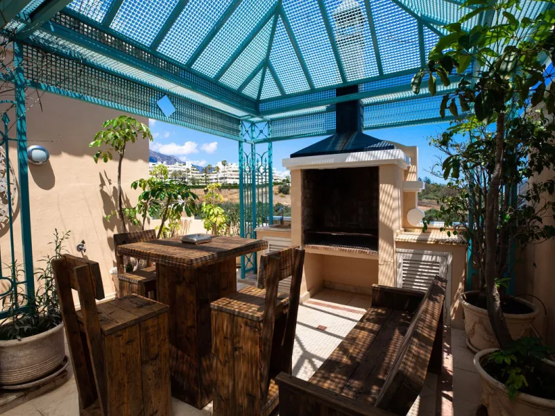 This Luxury Penthouse is located at the heart of The Golden Mile, in a gated complex with only 47 apartments, with 24-hour security and beautiful communal gardens. The property has large rooms, a huge terrace with new jacuzzi and barbecue area, floor heat