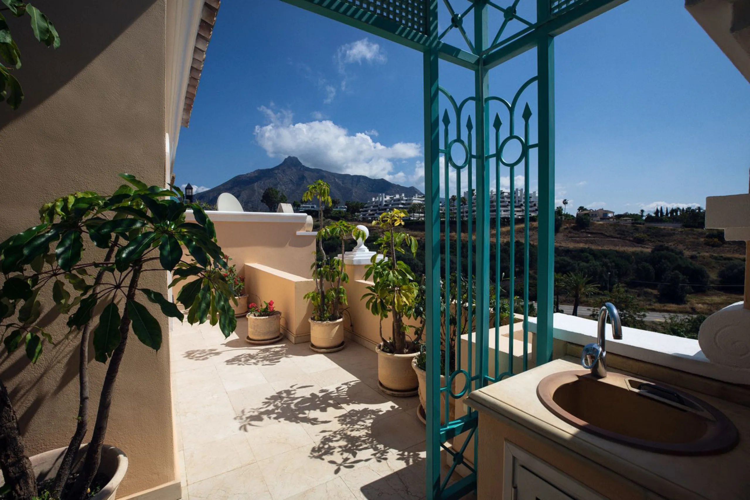 This Luxury Penthouse is located at the heart of The Golden Mile, in a gated complex with only 47 apartments, with 24-hour security and beautiful communal gardens. The property has large rooms, a huge terrace with new jacuzzi and barbecue area, floor heat
