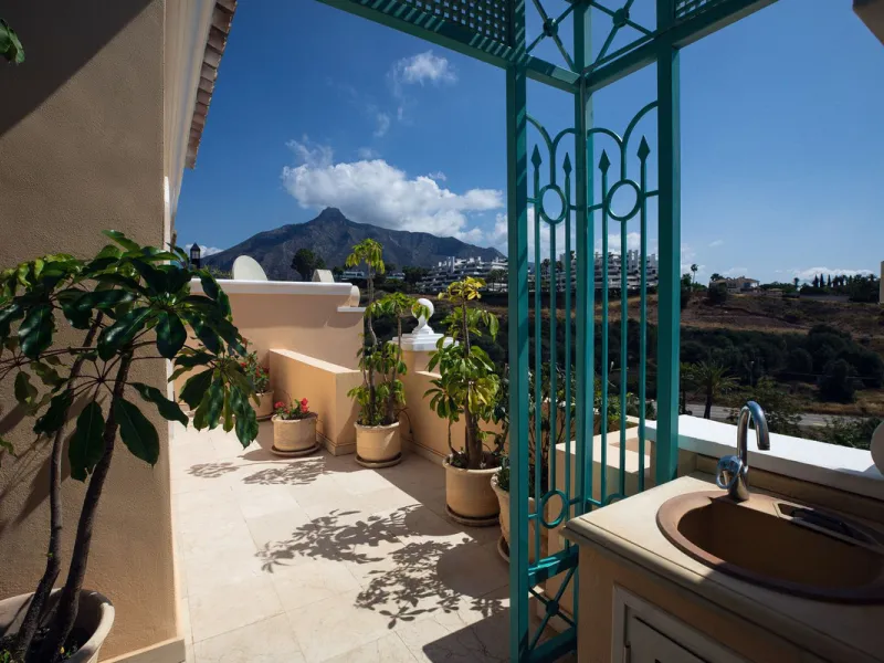 This Luxury Penthouse is located at the heart of The Golden Mile, in a gated complex with only 47 apartments, with 24-hour security and beautiful communal gardens. The property has large rooms, a huge terrace with new jacuzzi and barbecue area, floor heat