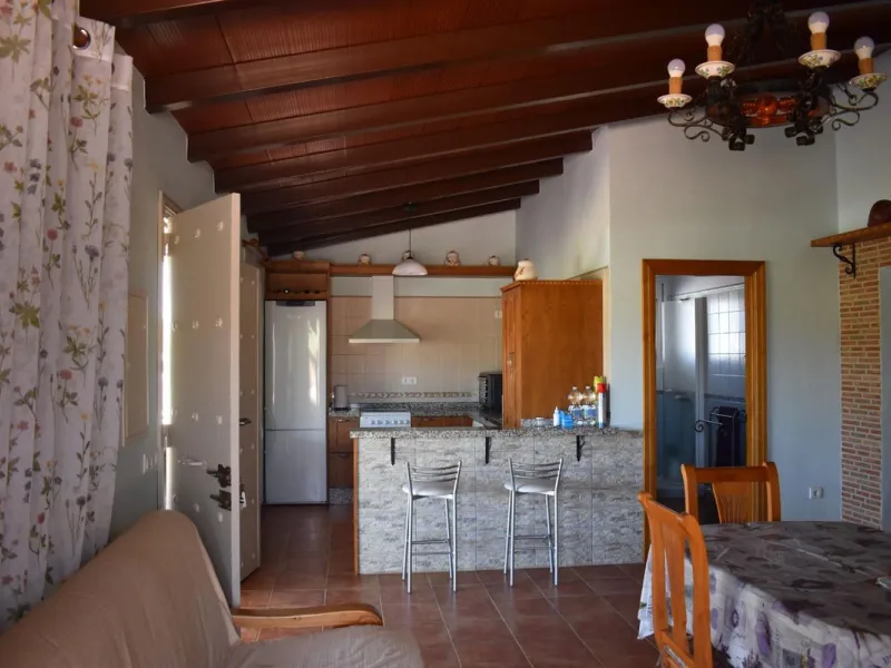 Country house located on the outskirts of Alhaurin el Grande with a plot of more than 14,000m2 ideal for horse lovers. The house is on one floor and consists of a large front porch as well as a rear porch towards the pool area which is surrounded by a lar