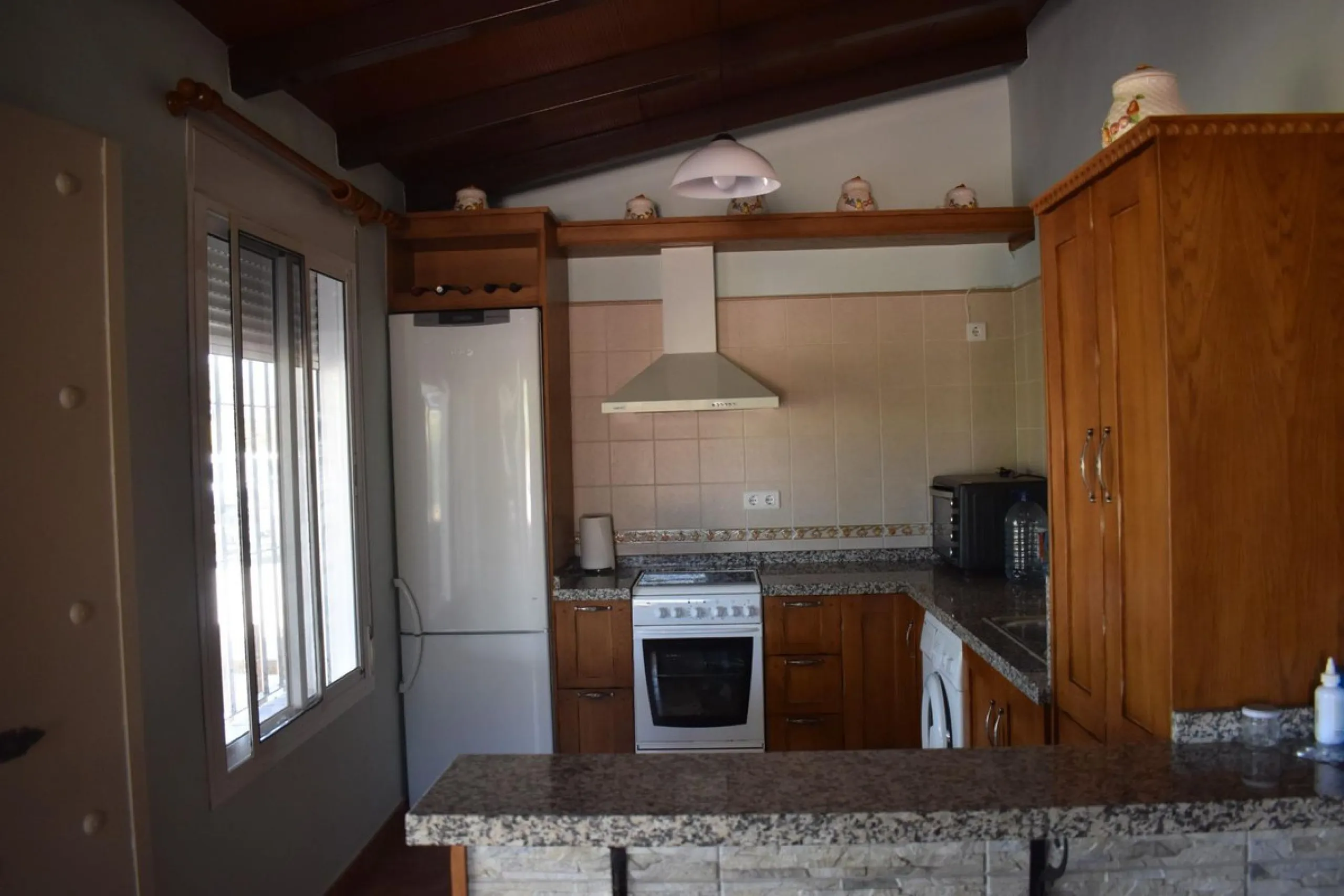 Country house located on the outskirts of Alhaurin el Grande with a plot of more than 14,000m2 ideal for horse lovers. The house is on one floor and consists of a large front porch as well as a rear porch towards the pool area which is surrounded by a lar