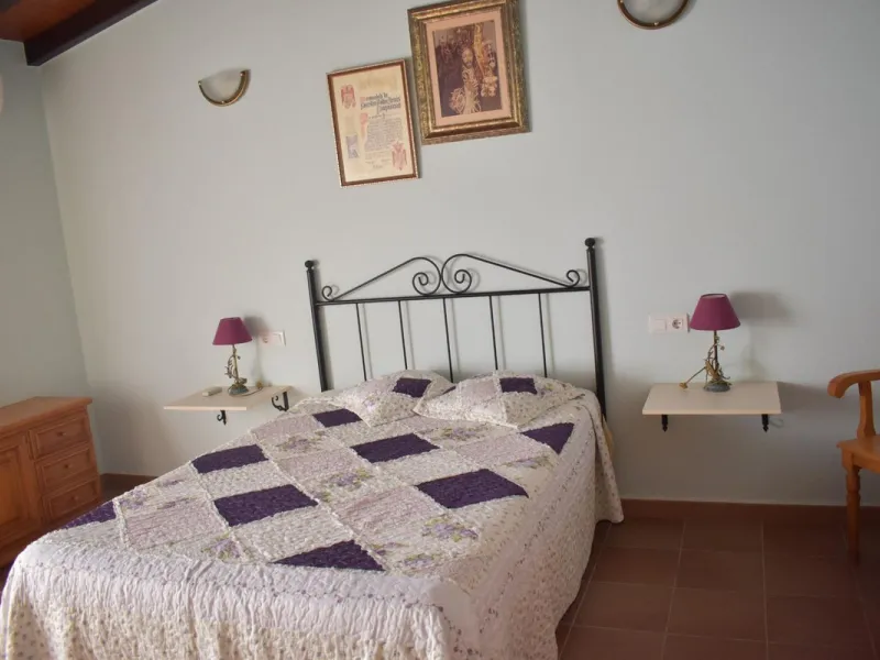 Country house located on the outskirts of Alhaurin el Grande with a plot of more than 14,000m2 ideal for horse lovers. The house is on one floor and consists of a large front porch as well as a rear porch towards the pool area which is surrounded by a lar