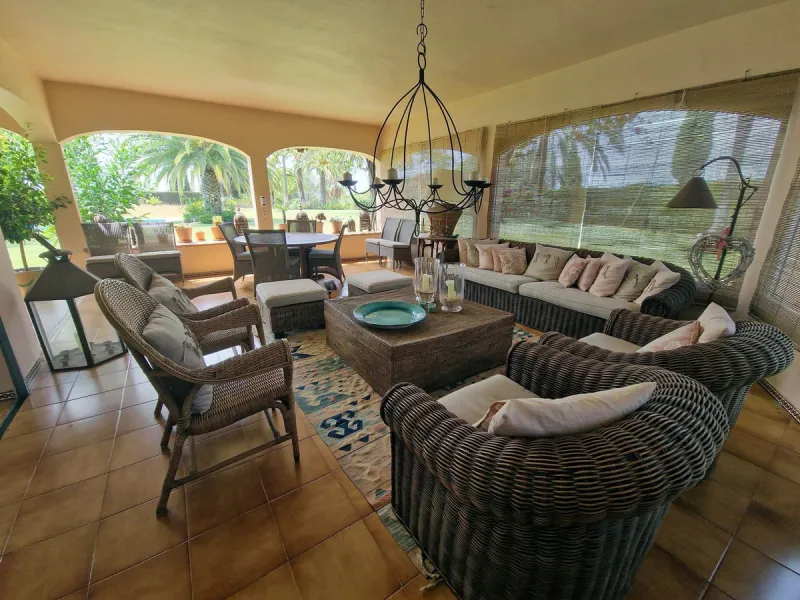 Perfect investment for a renovation, fixer-upper, or a segregation project to construct multiple villas!