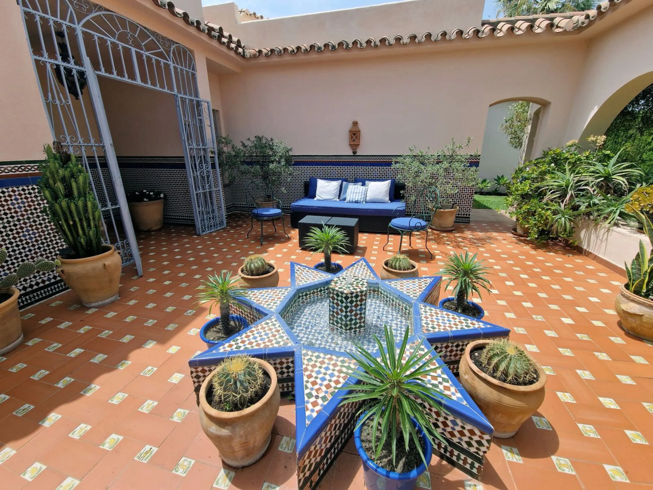 Perfect investment for a renovation, fixer-upper, or a segregation project to construct multiple villas!