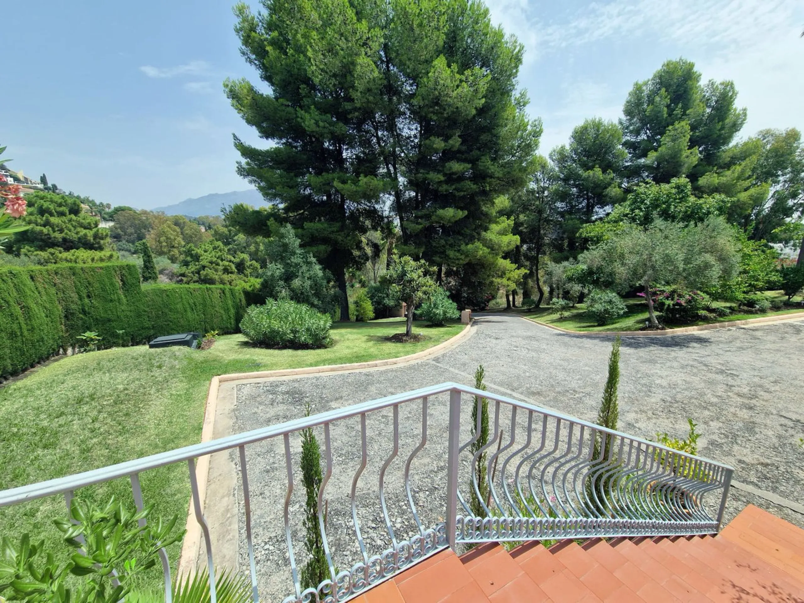 Perfect investment for a renovation, fixer-upper, or a segregation project to construct multiple villas!