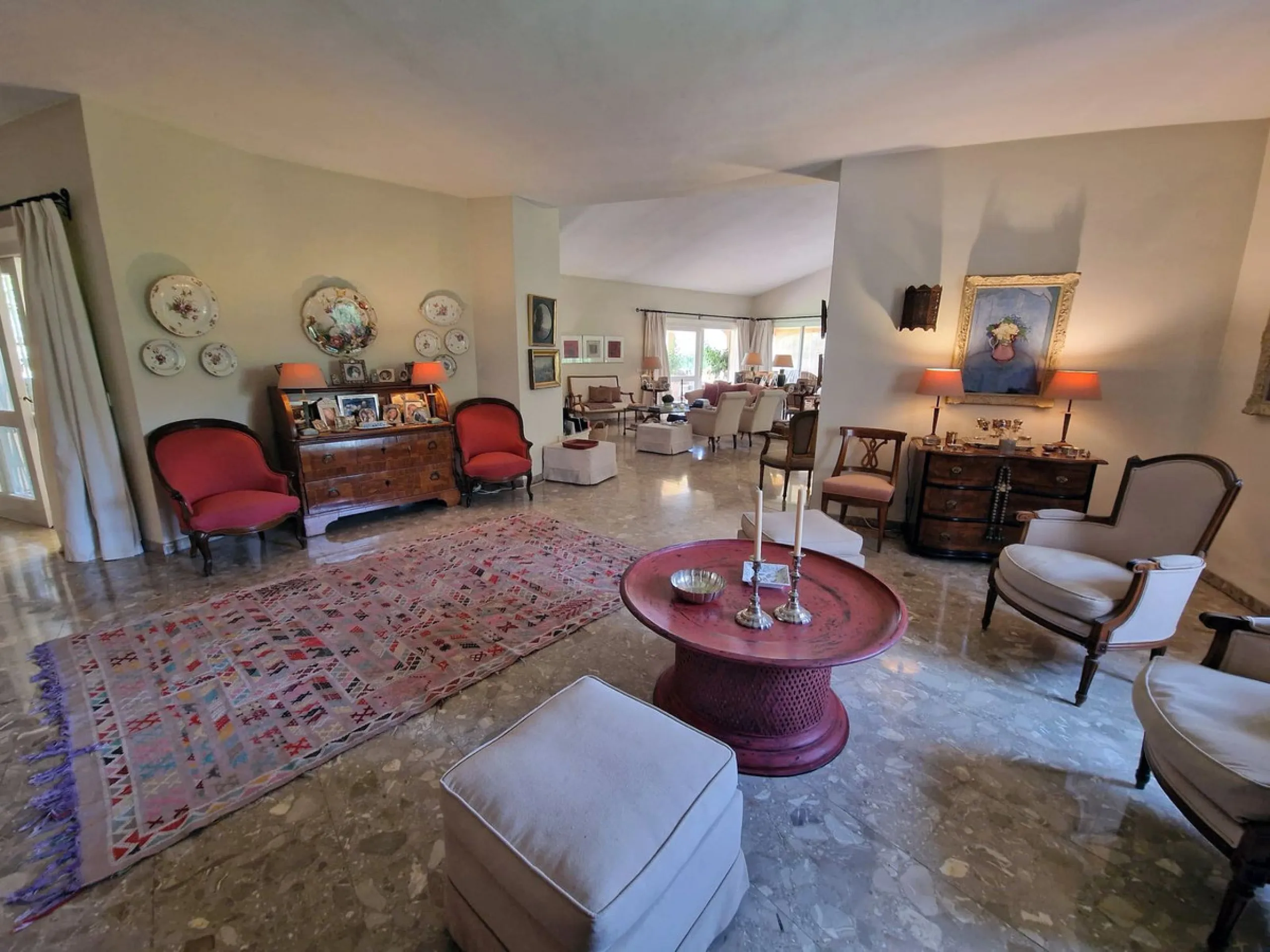 Perfect investment for a renovation, fixer-upper, or a segregation project to construct multiple villas!