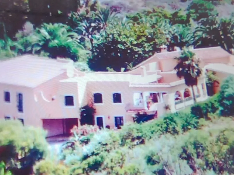 Perfect investment for a renovation, fixer-upper, or a segregation project to construct multiple villas!