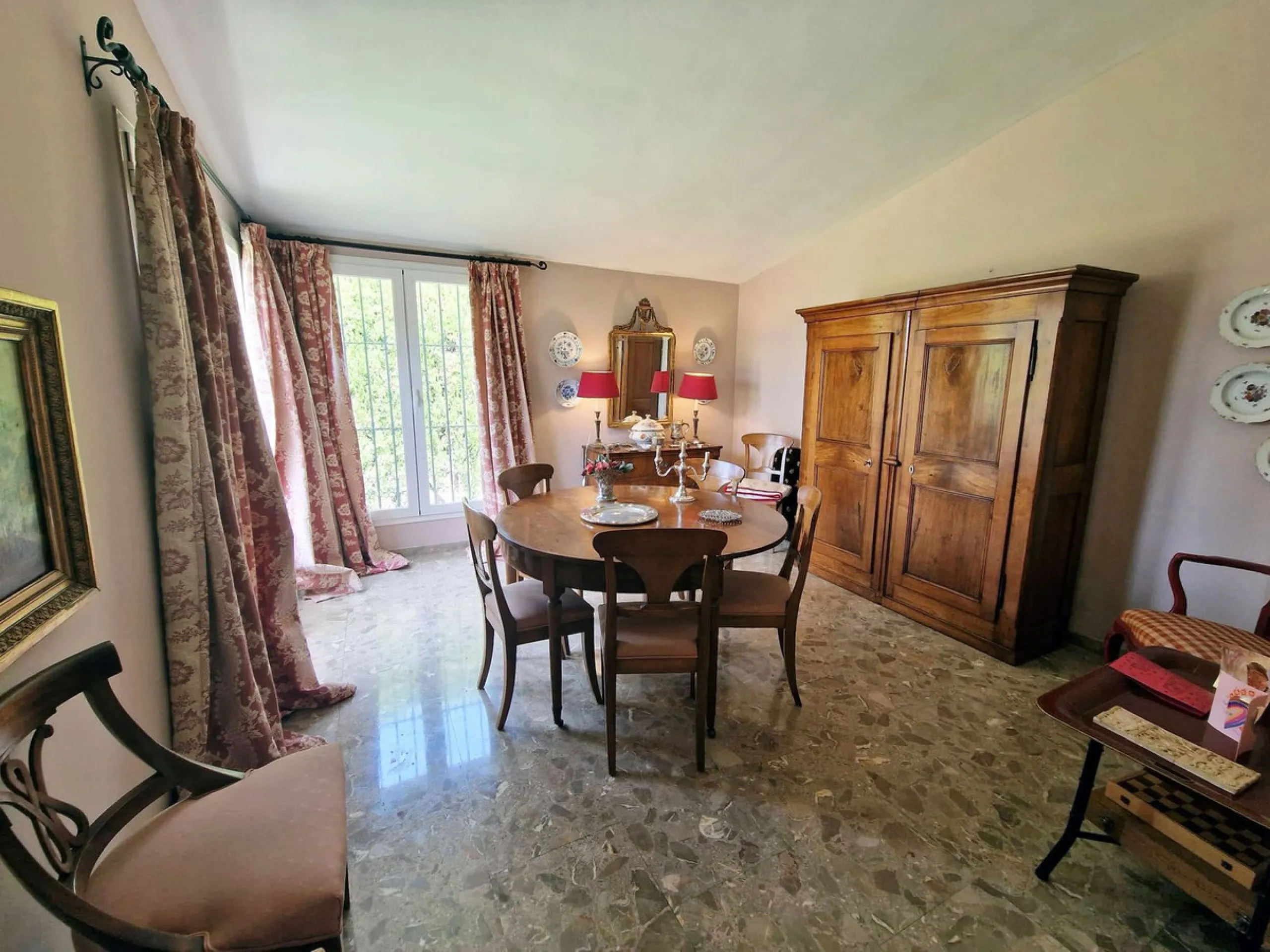 Perfect investment for a renovation, fixer-upper, or a segregation project to construct multiple villas!