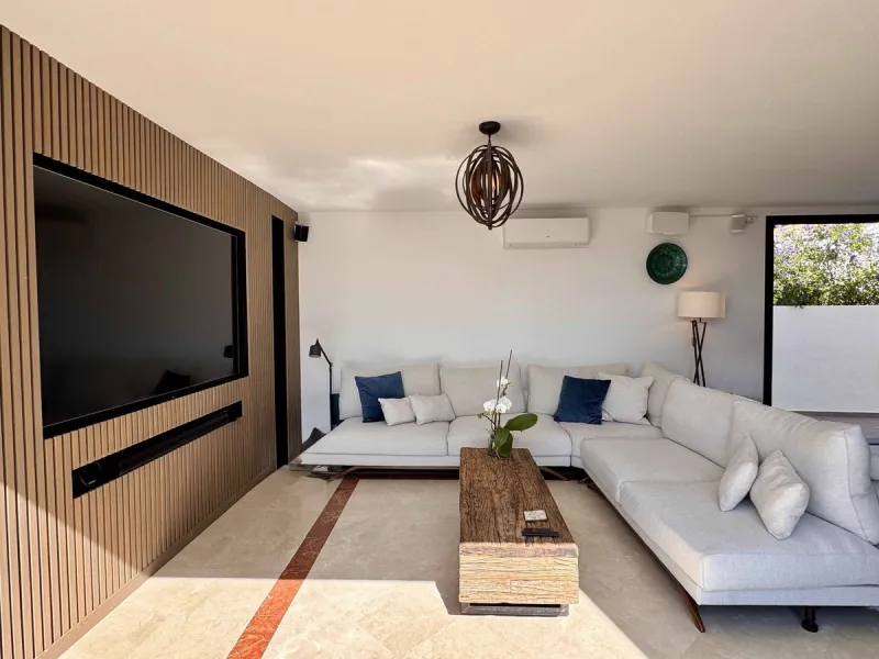 House - Detached Villa в продаже в Mijas, Málaga. В доме 5 спален и 5 ванных комнат. Площадь дома 299 м². Площадь участка 530 м²