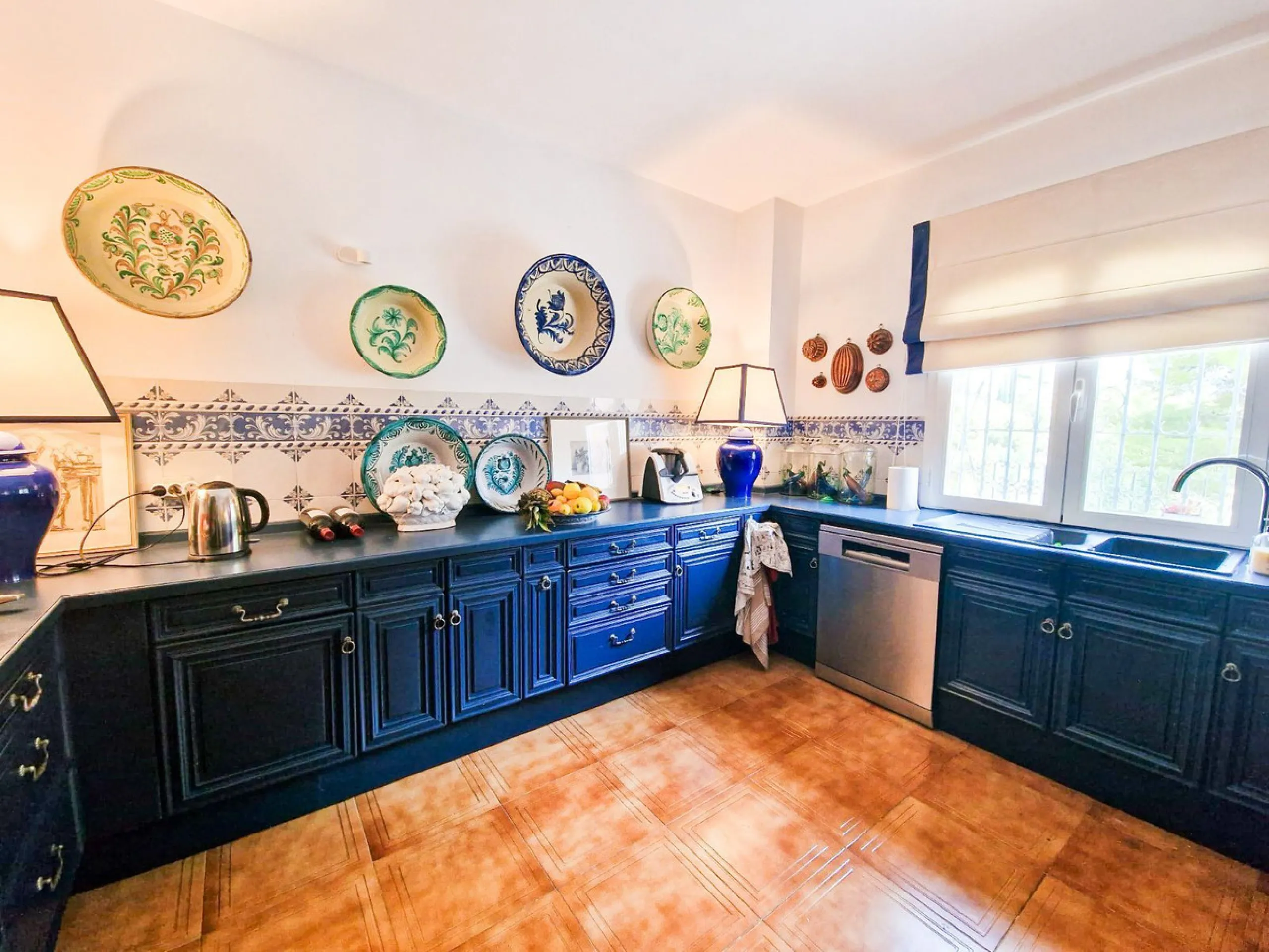 Perfect investment for a renovation, fixer-upper, or a segregation project to construct multiple villas!