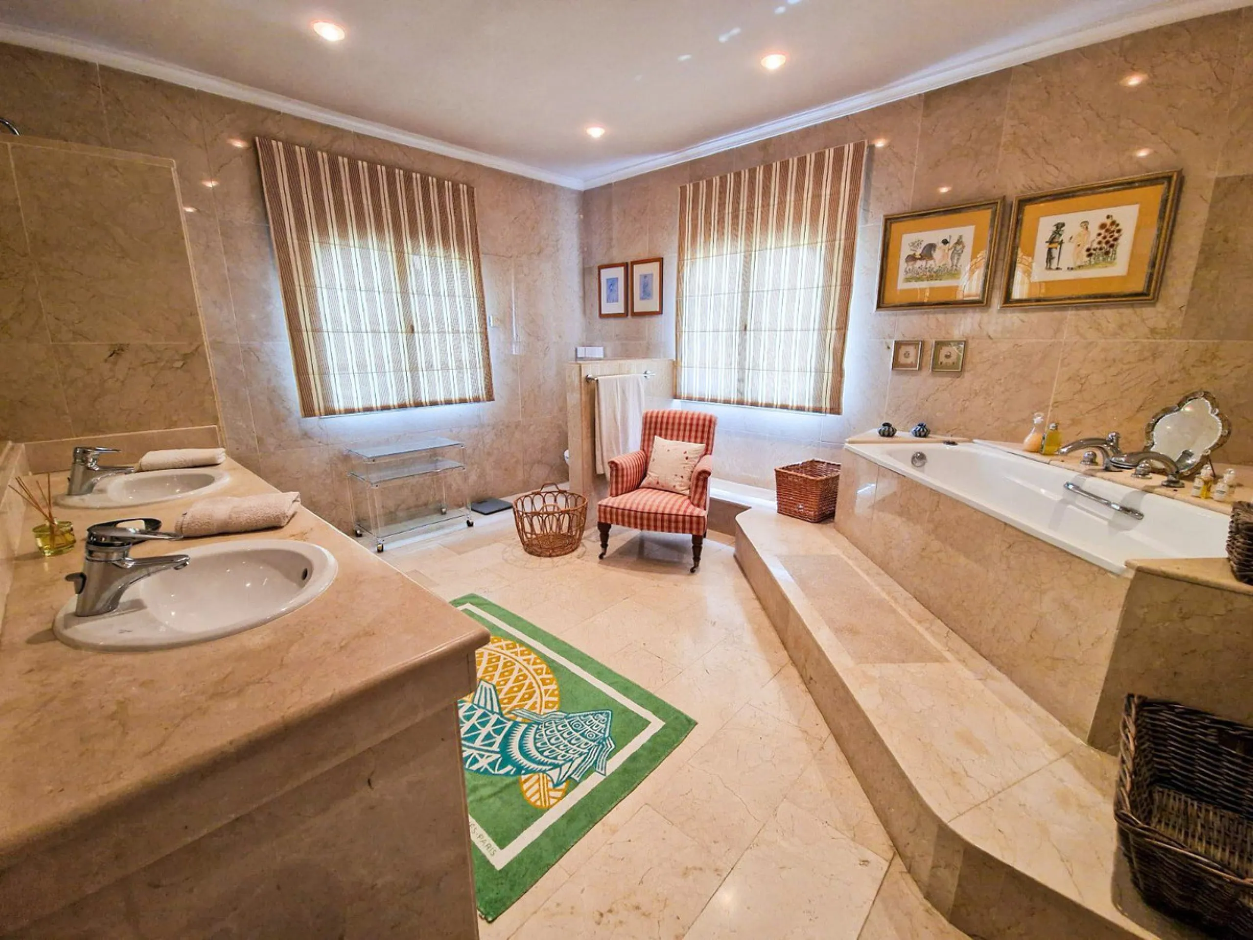 Perfect investment for a renovation, fixer-upper, or a segregation project to construct multiple villas!