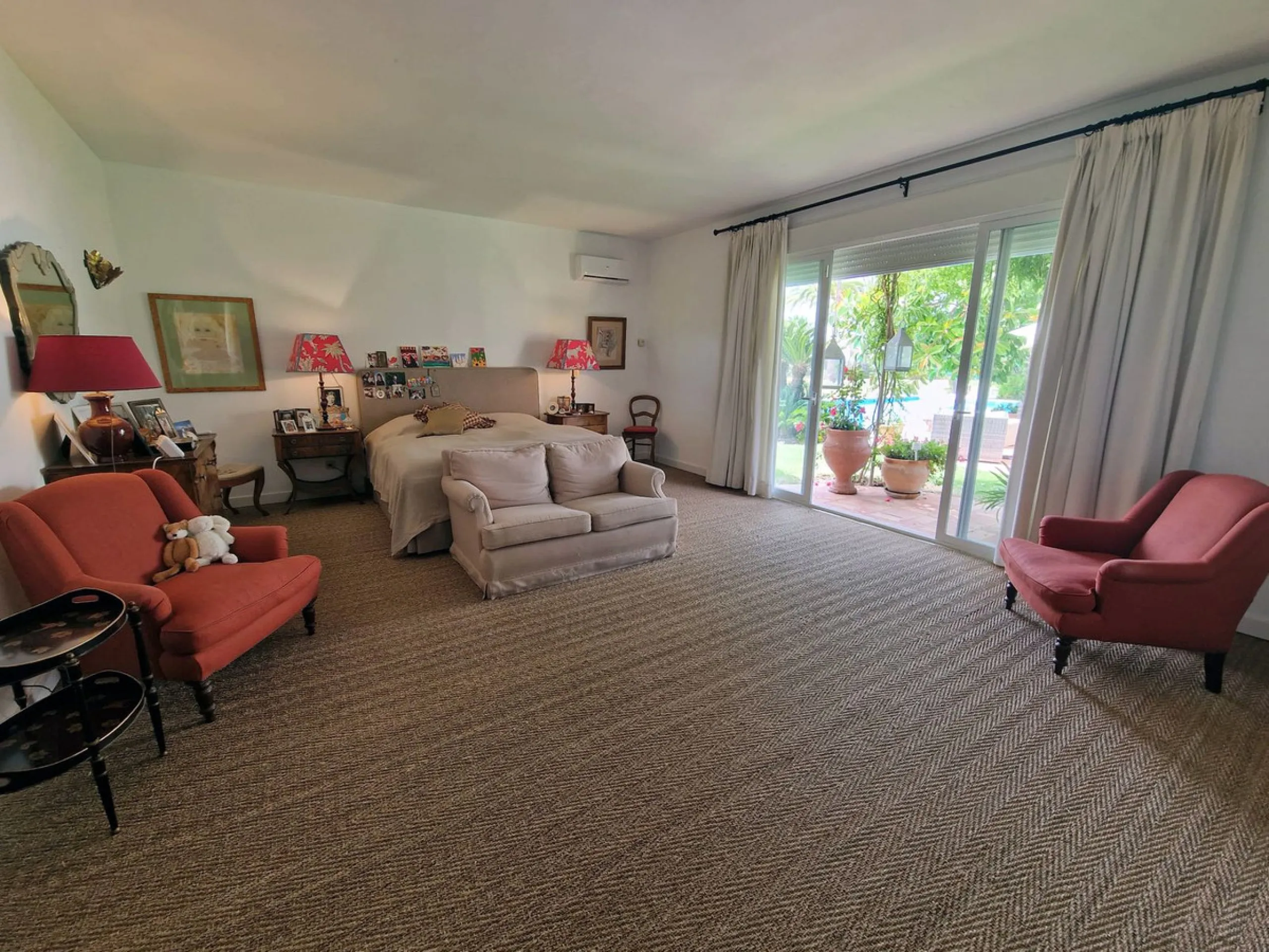 Perfect investment for a renovation, fixer-upper, or a segregation project to construct multiple villas!