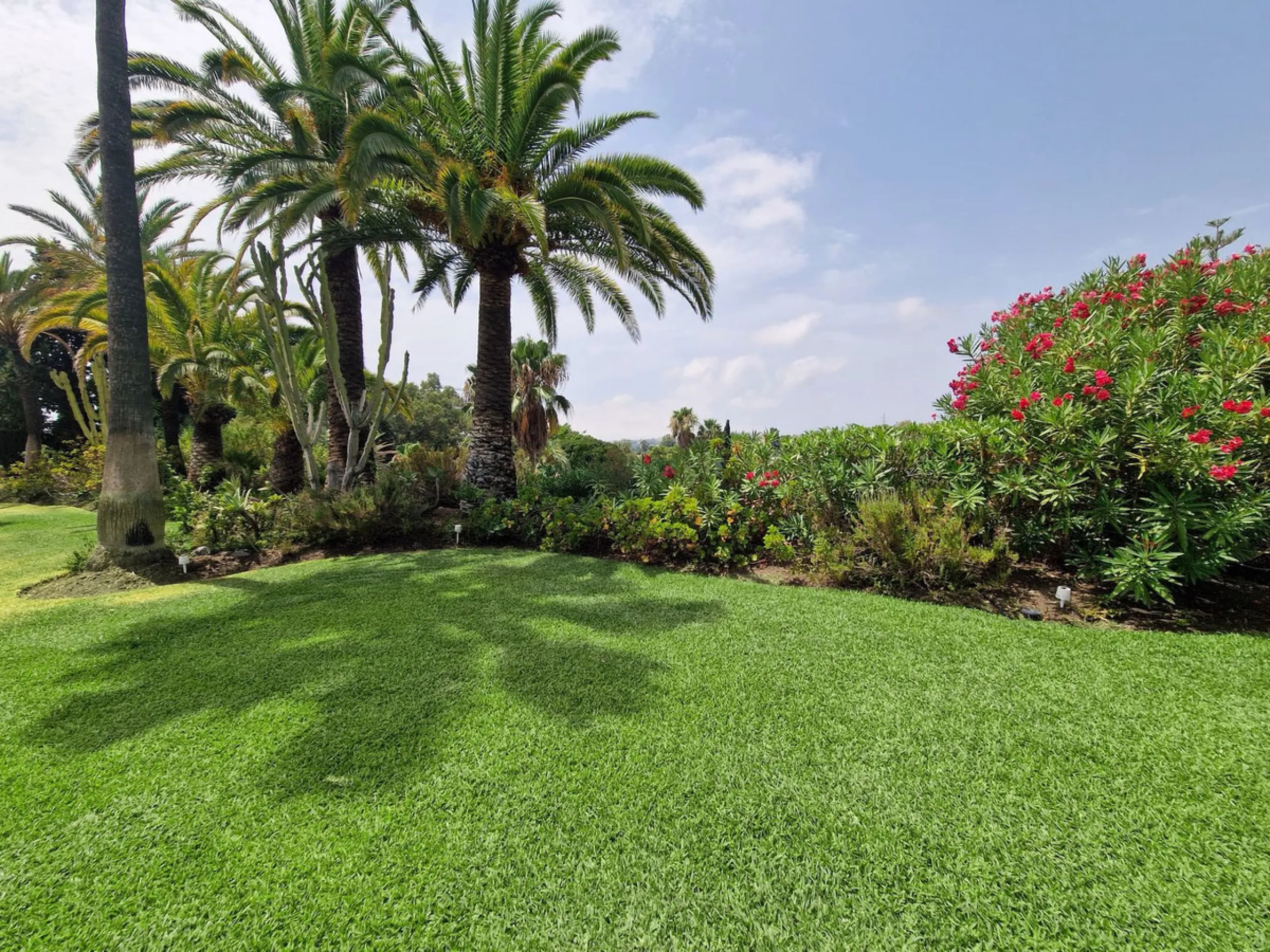 Perfect investment for a renovation, fixer-upper, or a segregation project to construct multiple villas!