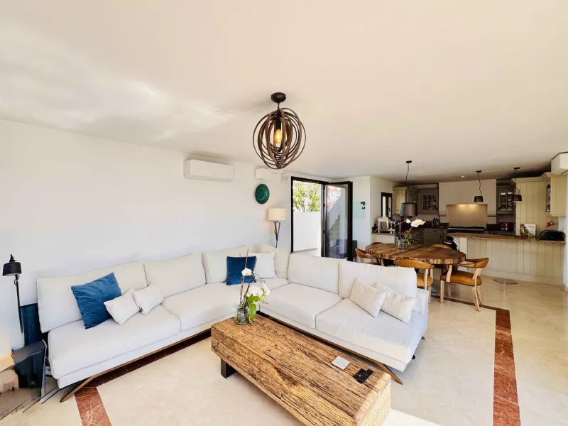 House - Detached Villa в продаже в Mijas, Málaga. В доме 5 спален и 5 ванных комнат. Площадь дома 299 м². Площадь участка 530 м²