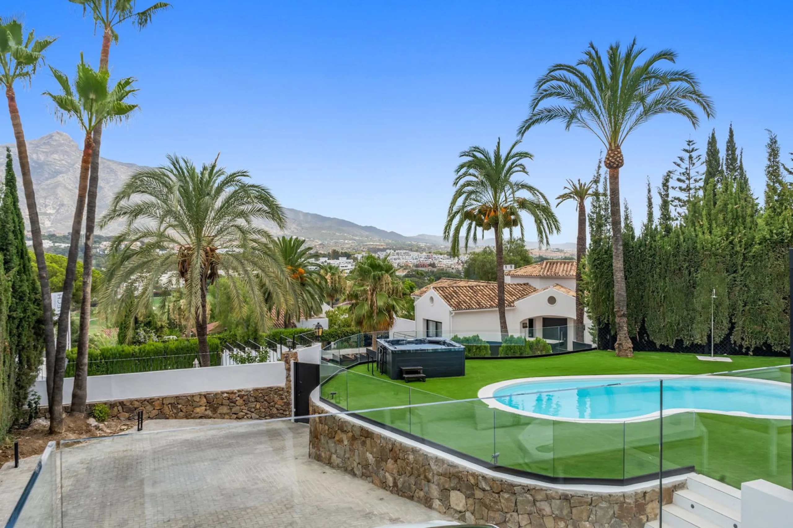 Spectacular new villa in Nueva Andalucia