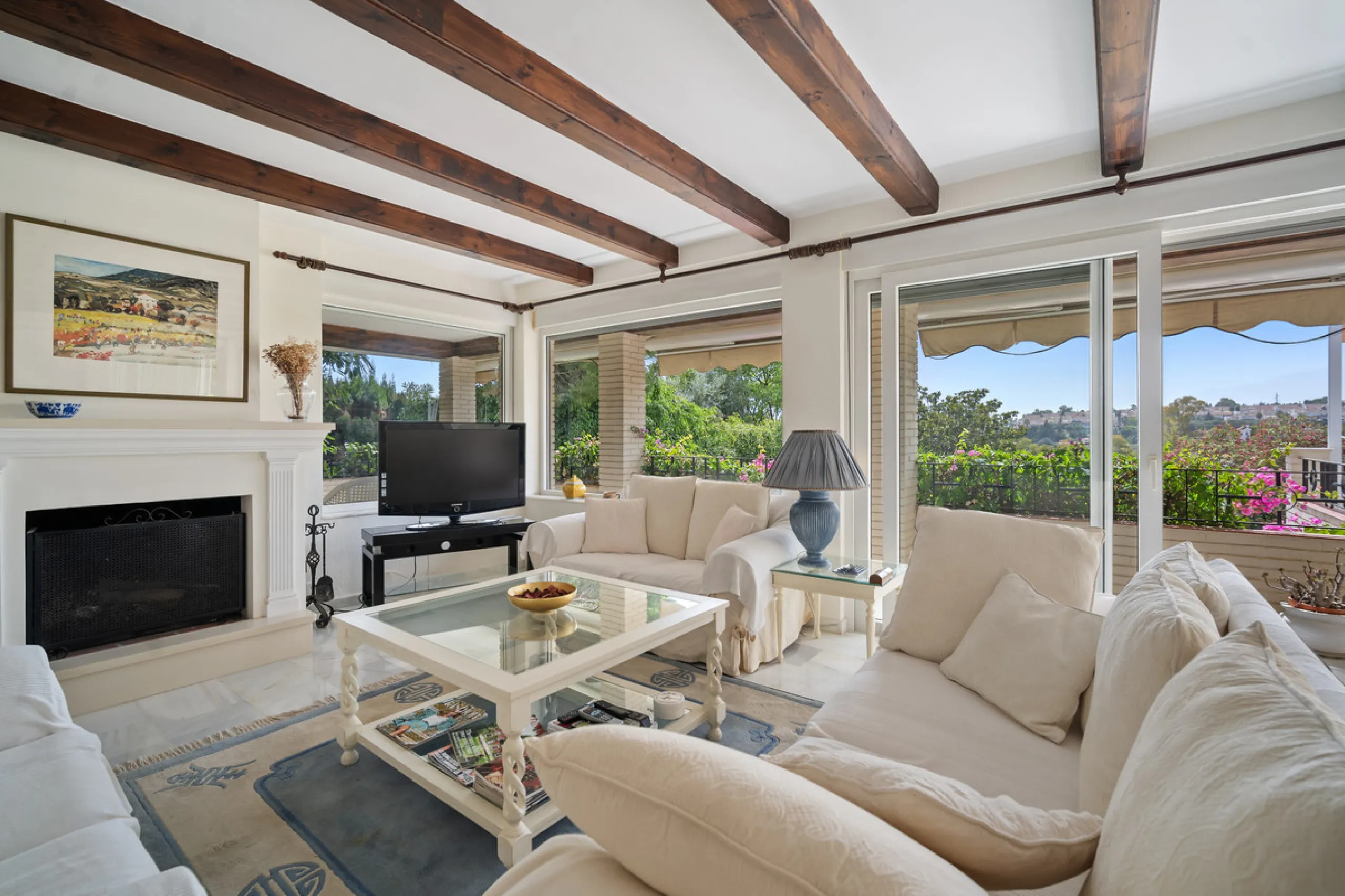 This villa is nestled in an elevated position within the urbanisation of Guadalmina Alta, a beautiful and well-established urbanisation known for its quality living.  This villa boasts stunning panoramic views due to its well-designed elevated position on