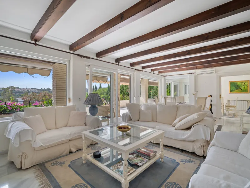 This villa is nestled in an elevated position within the urbanisation of Guadalmina Alta, a beautiful and well-established urbanisation known for its quality living.  This villa boasts stunning panoramic views due to its well-designed elevated position on