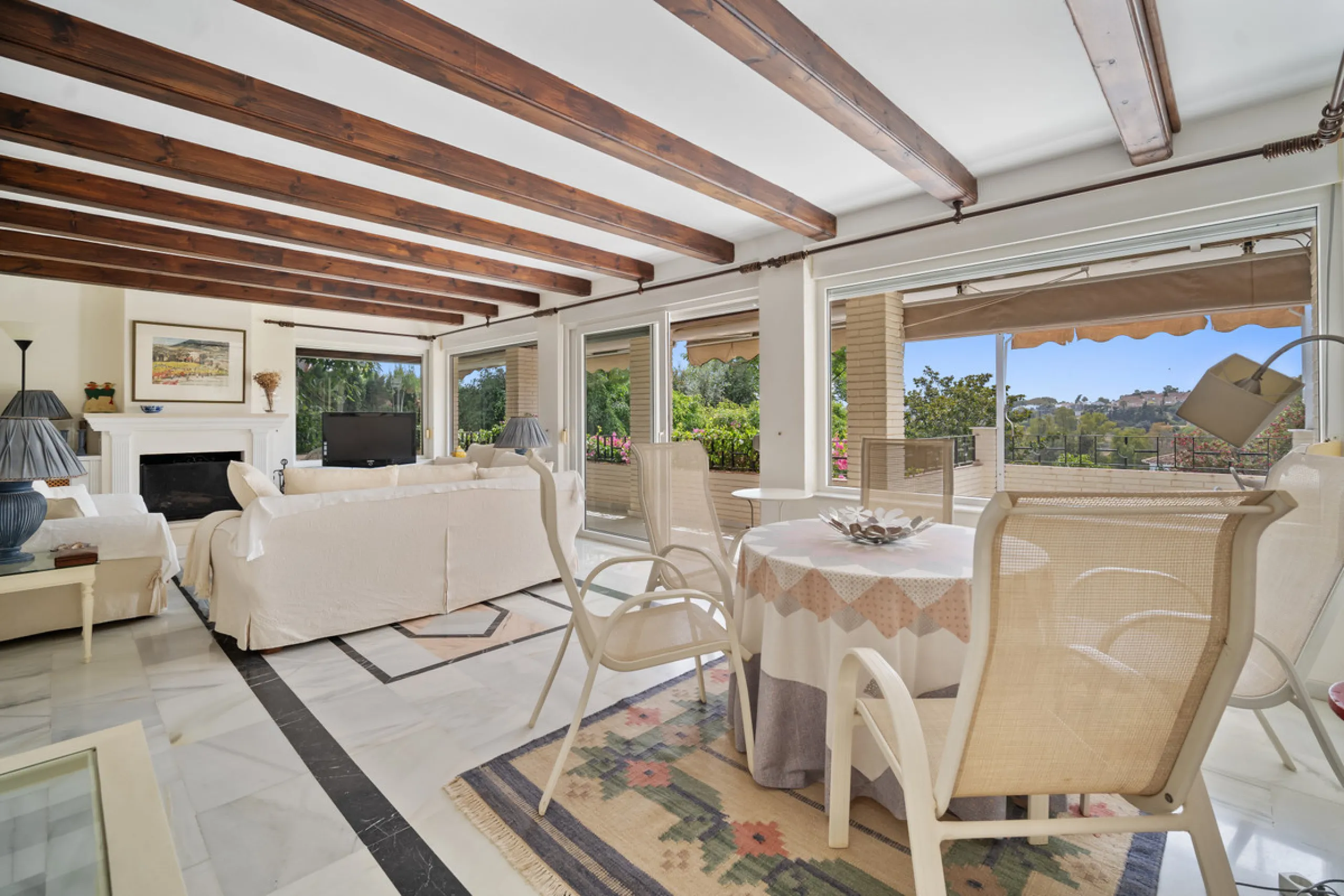 This villa is nestled in an elevated position within the urbanisation of Guadalmina Alta, a beautiful and well-established urbanisation known for its quality living.  This villa boasts stunning panoramic views due to its well-designed elevated position on