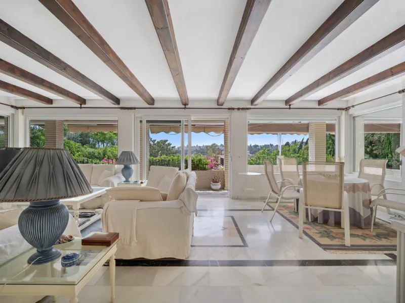This villa is nestled in an elevated position within the urbanisation of Guadalmina Alta, a beautiful and well-established urbanisation known for its quality living.  This villa boasts stunning panoramic views due to its well-designed elevated position on