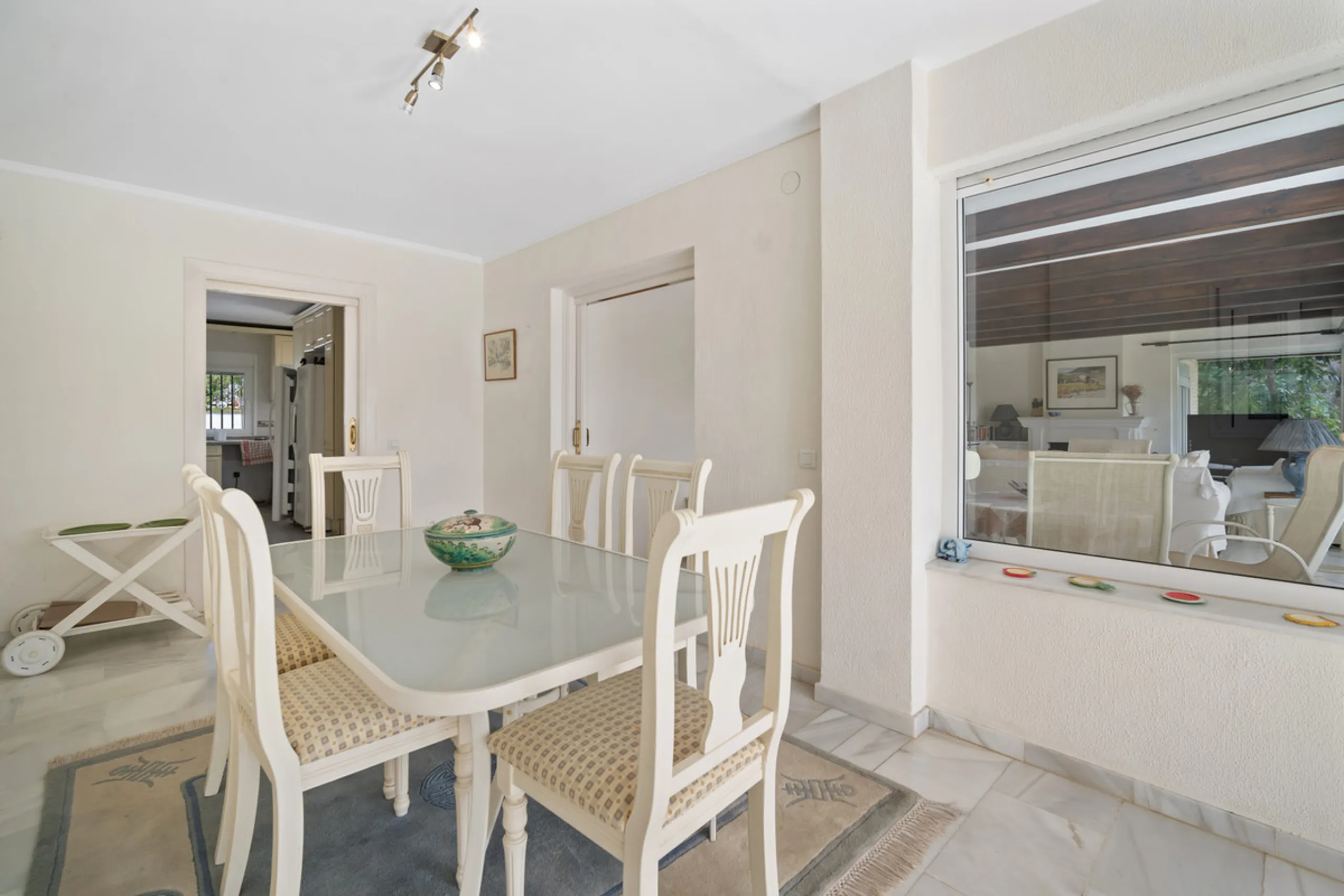 This villa is nestled in an elevated position within the urbanisation of Guadalmina Alta, a beautiful and well-established urbanisation known for its quality living.  This villa boasts stunning panoramic views due to its well-designed elevated position on