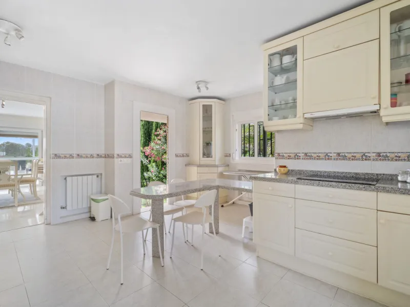 This villa is nestled in an elevated position within the urbanisation of Guadalmina Alta, a beautiful and well-established urbanisation known for its quality living.  This villa boasts stunning panoramic views due to its well-designed elevated position on