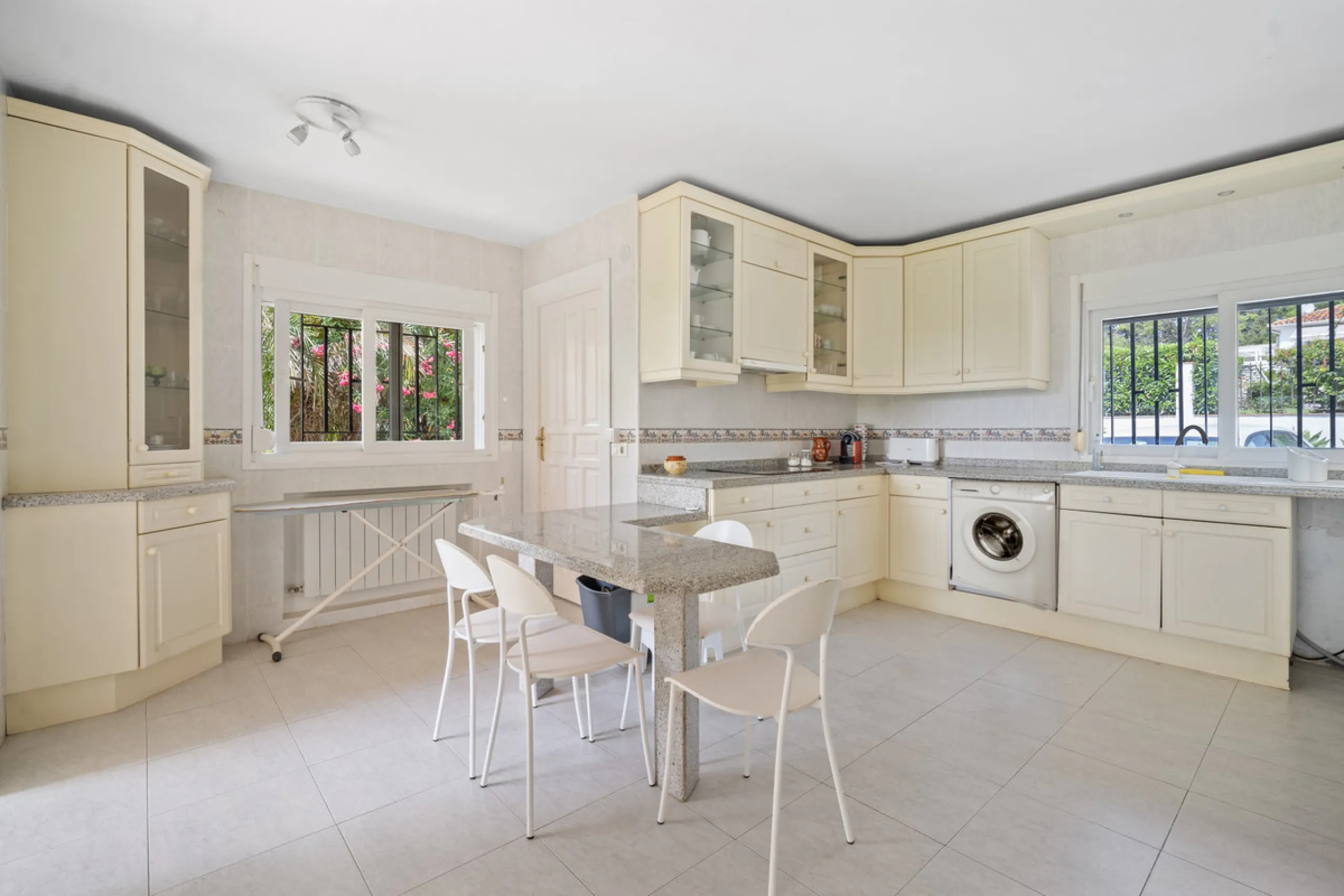 This villa is nestled in an elevated position within the urbanisation of Guadalmina Alta, a beautiful and well-established urbanisation known for its quality living.  This villa boasts stunning panoramic views due to its well-designed elevated position on
