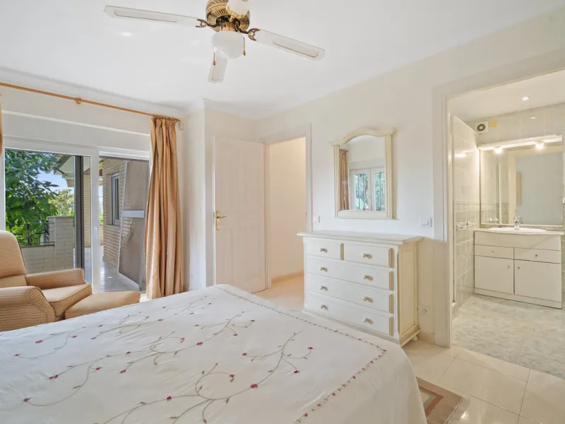 This villa is nestled in an elevated position within the urbanisation of Guadalmina Alta, a beautiful and well-established urbanisation known for its quality living.  This villa boasts stunning panoramic views due to its well-designed elevated position on