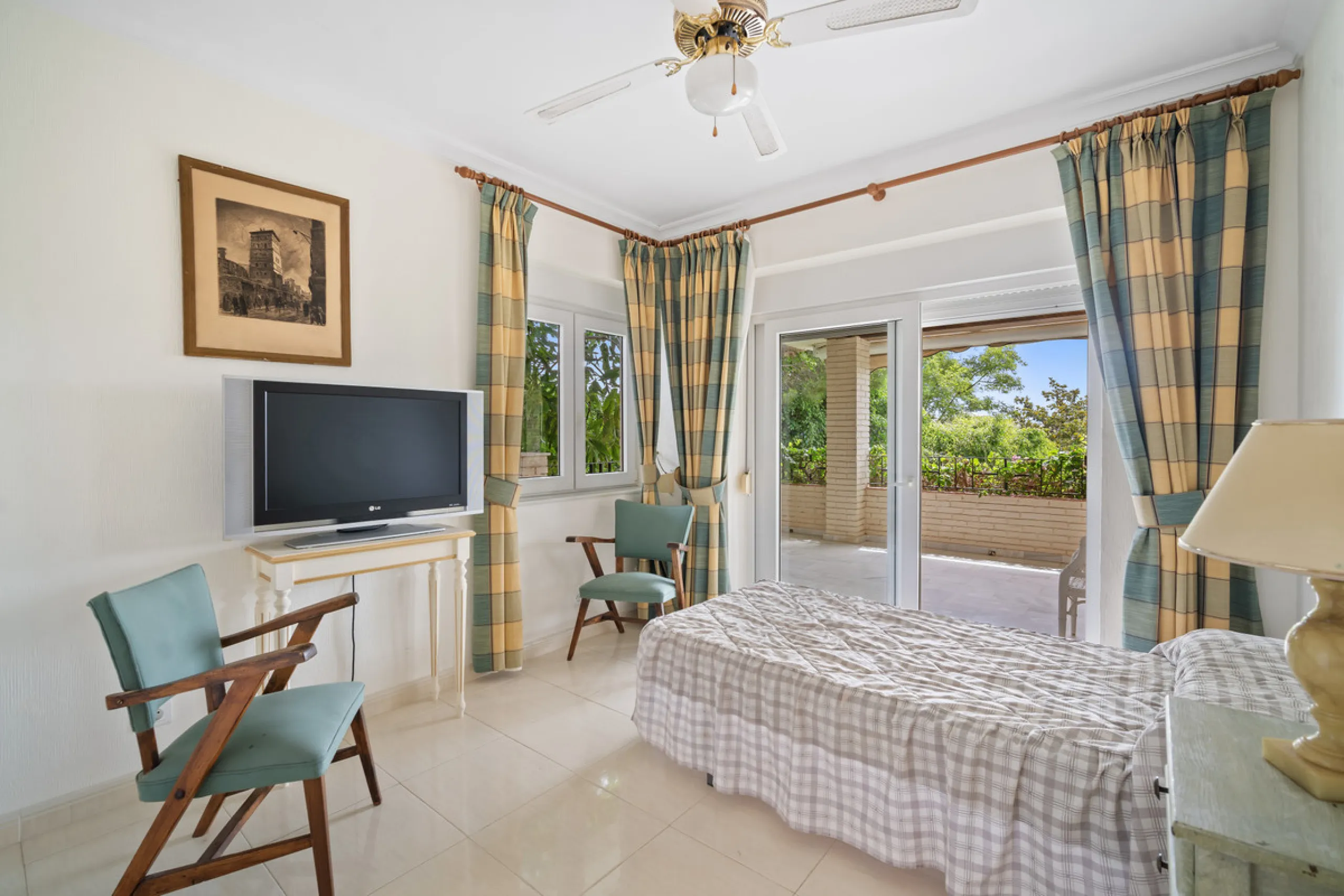 This villa is nestled in an elevated position within the urbanisation of Guadalmina Alta, a beautiful and well-established urbanisation known for its quality living.  This villa boasts stunning panoramic views due to its well-designed elevated position on