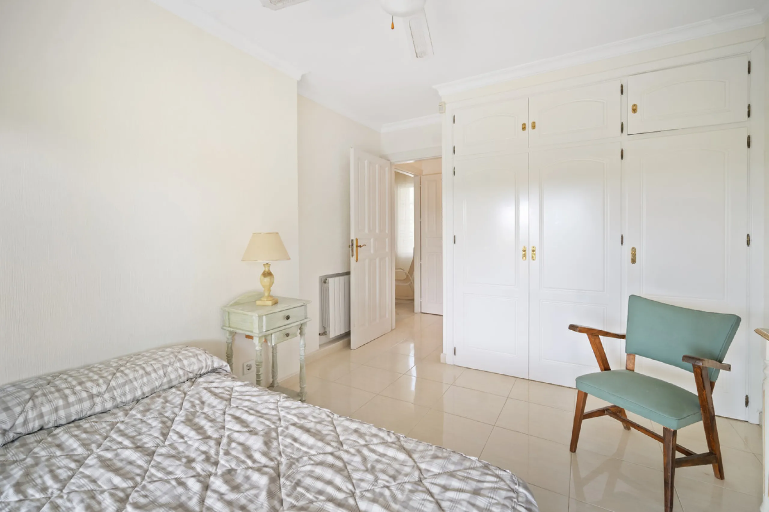 This villa is nestled in an elevated position within the urbanisation of Guadalmina Alta, a beautiful and well-established urbanisation known for its quality living.  This villa boasts stunning panoramic views due to its well-designed elevated position on