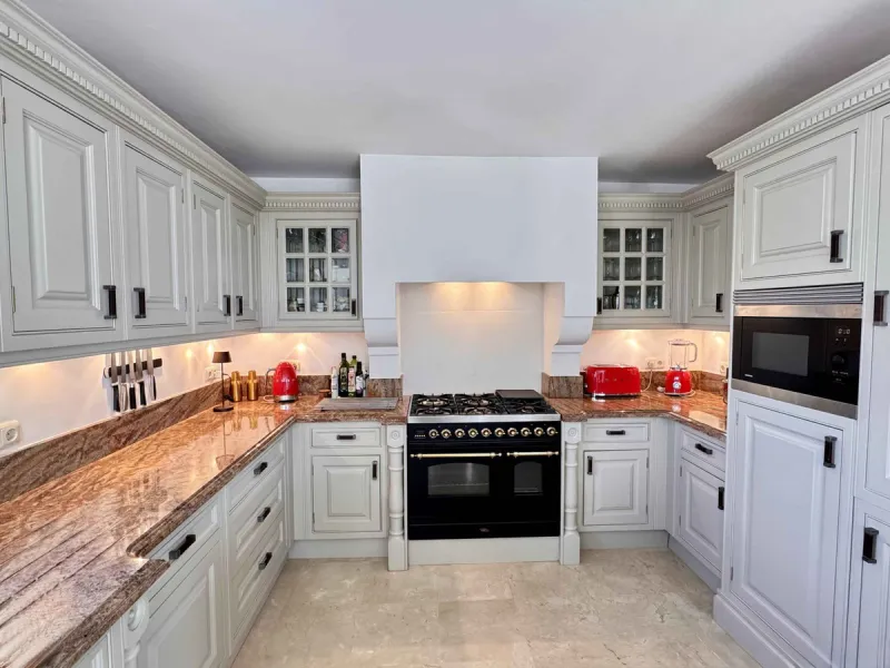 House - Detached Villa в продаже в Mijas, Málaga. В доме 5 спален и 5 ванных комнат. Площадь дома 299 м². Площадь участка 530 м²
