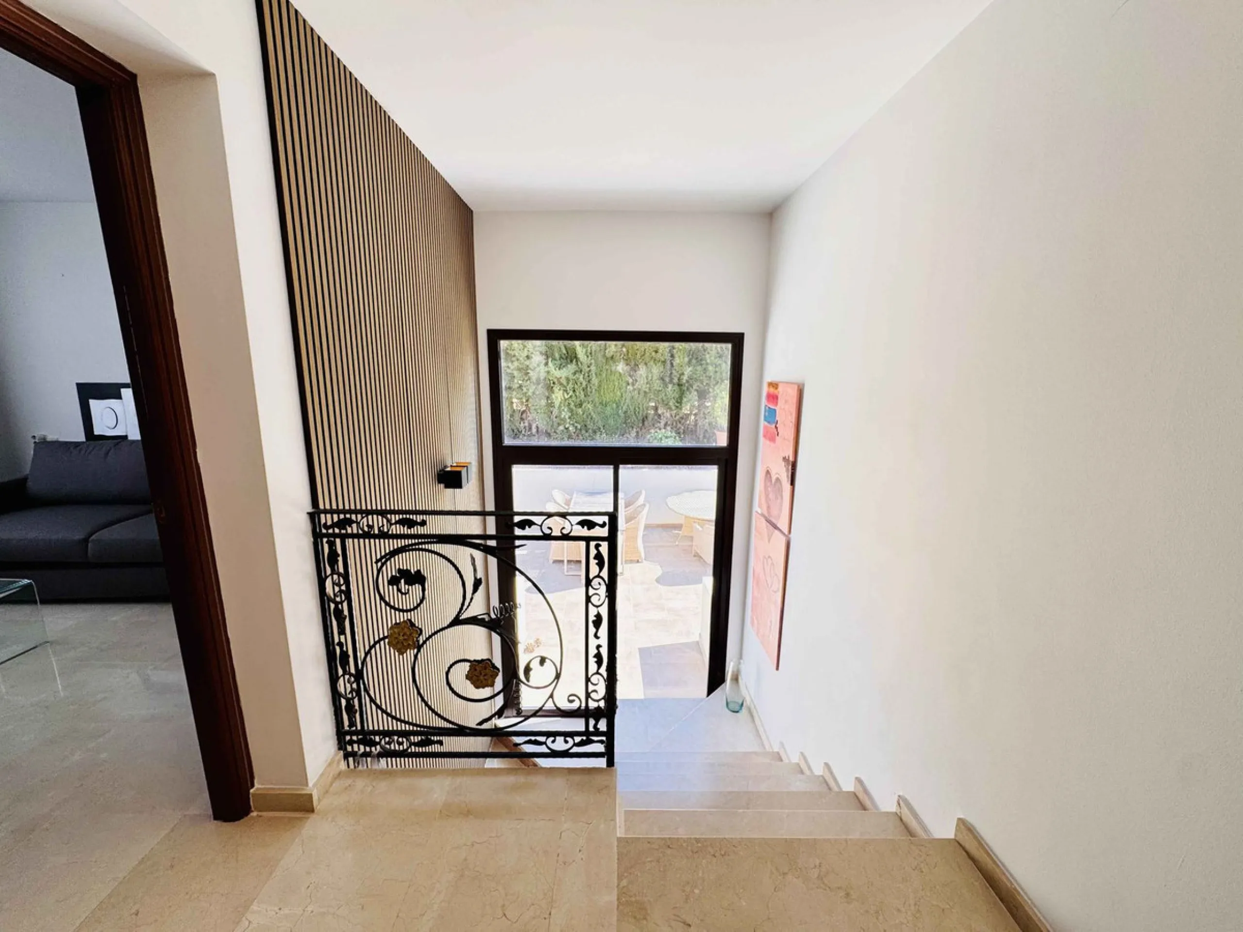 House - Detached Villa в продаже в Mijas, Málaga. В доме 5 спален и 5 ванных комнат. Площадь дома 299 м². Площадь участка 530 м²