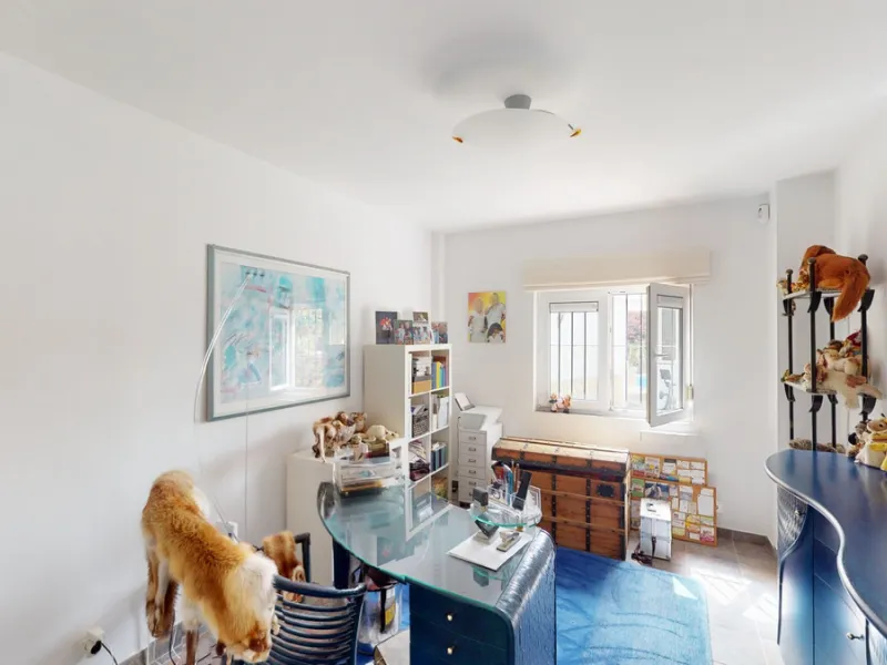 If it ́s your dream to live in a fantastic, high quality built villa with a pool and breathtaking sea views, then you have found the right property. This 280 m2 luxury villa offers everything you could possibly want. In the centre of the modern villa mixe