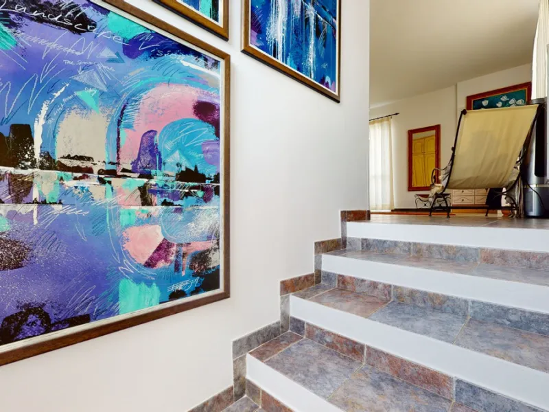 If it ́s your dream to live in a fantastic, high quality built villa with a pool and breathtaking sea views, then you have found the right property. This 280 m2 luxury villa offers everything you could possibly want. In the centre of the modern villa mixe