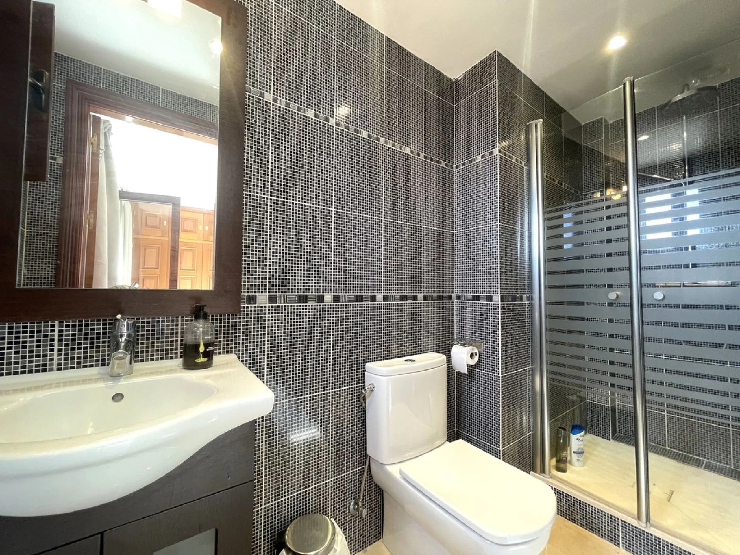 House - Detached Villa в продаже в Mijas, Málaga. В доме 5 спален и 5 ванных комнат. Площадь дома 299 м². Площадь участка 530 м²