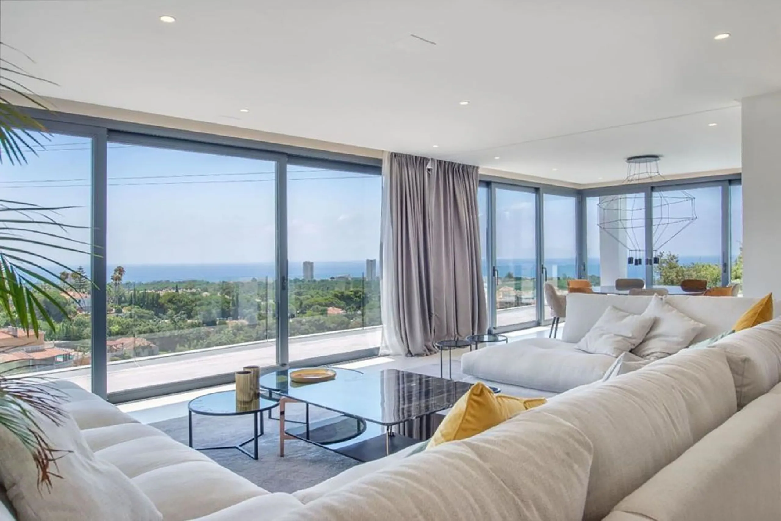 We are proud to present to the market this luxurious villa in the popular Elviria area, just to the east of Marbella.