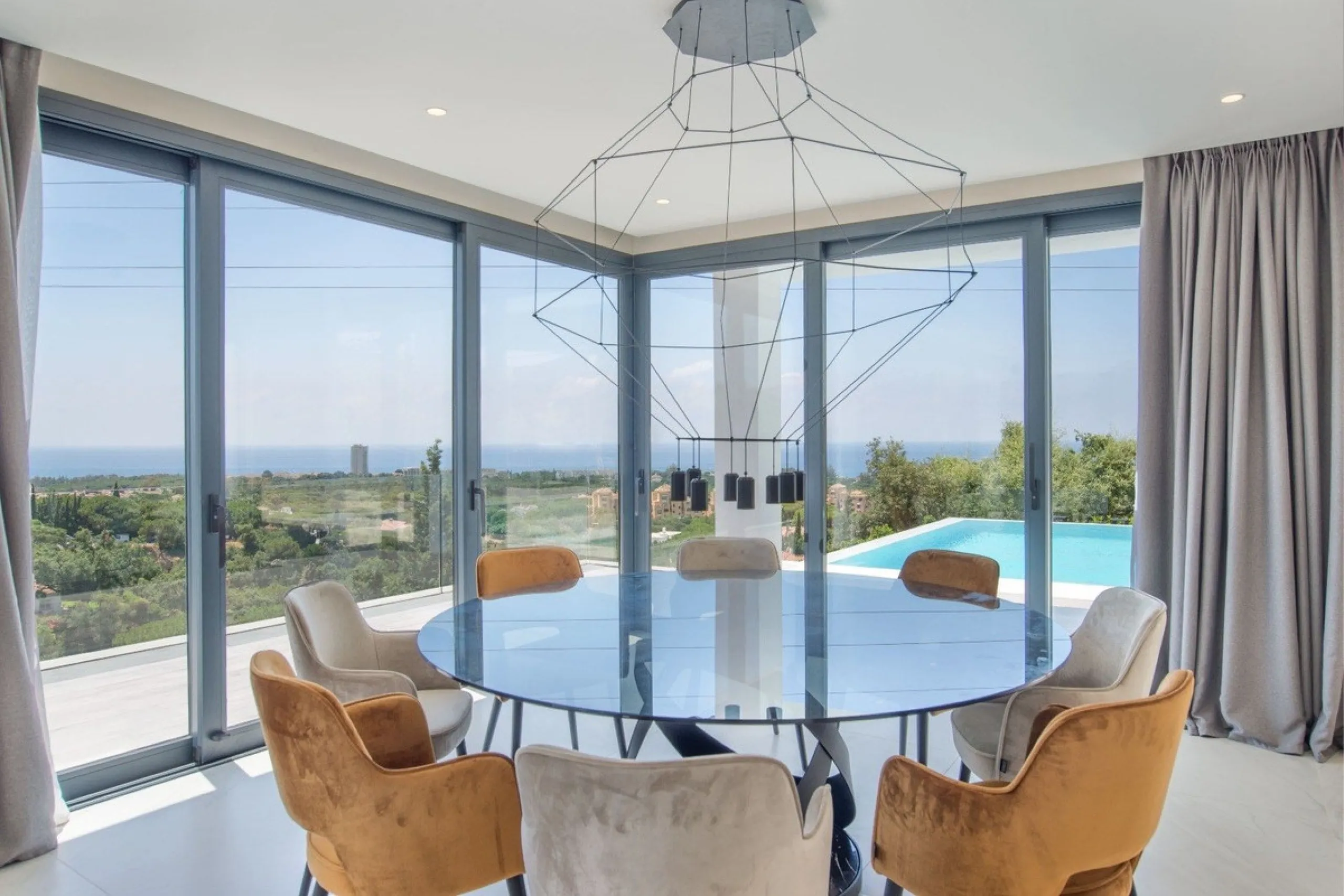 We are proud to present to the market this luxurious villa in the popular Elviria area, just to the east of Marbella.