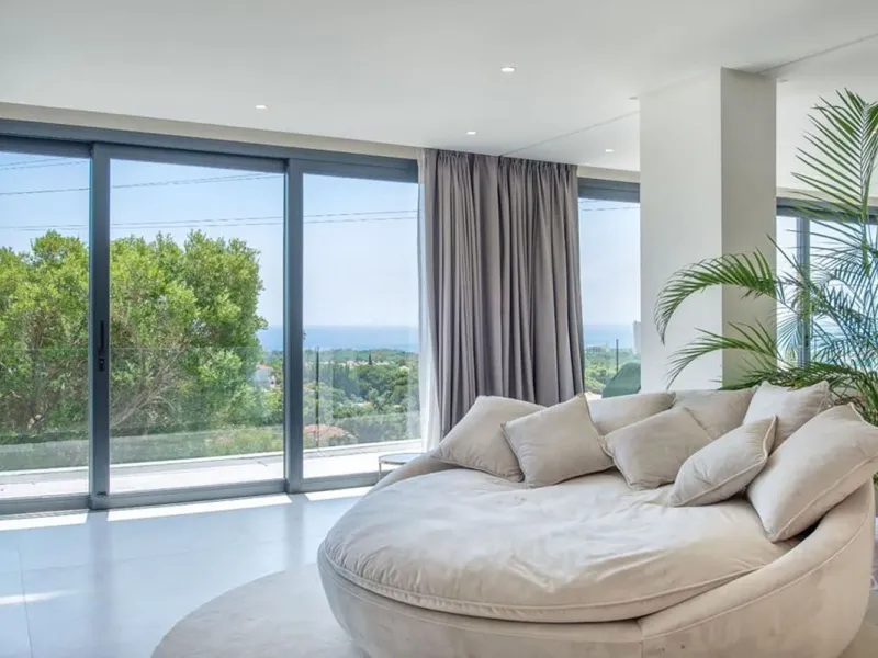 We are proud to present to the market this luxurious villa in the popular Elviria area, just to the east of Marbella.