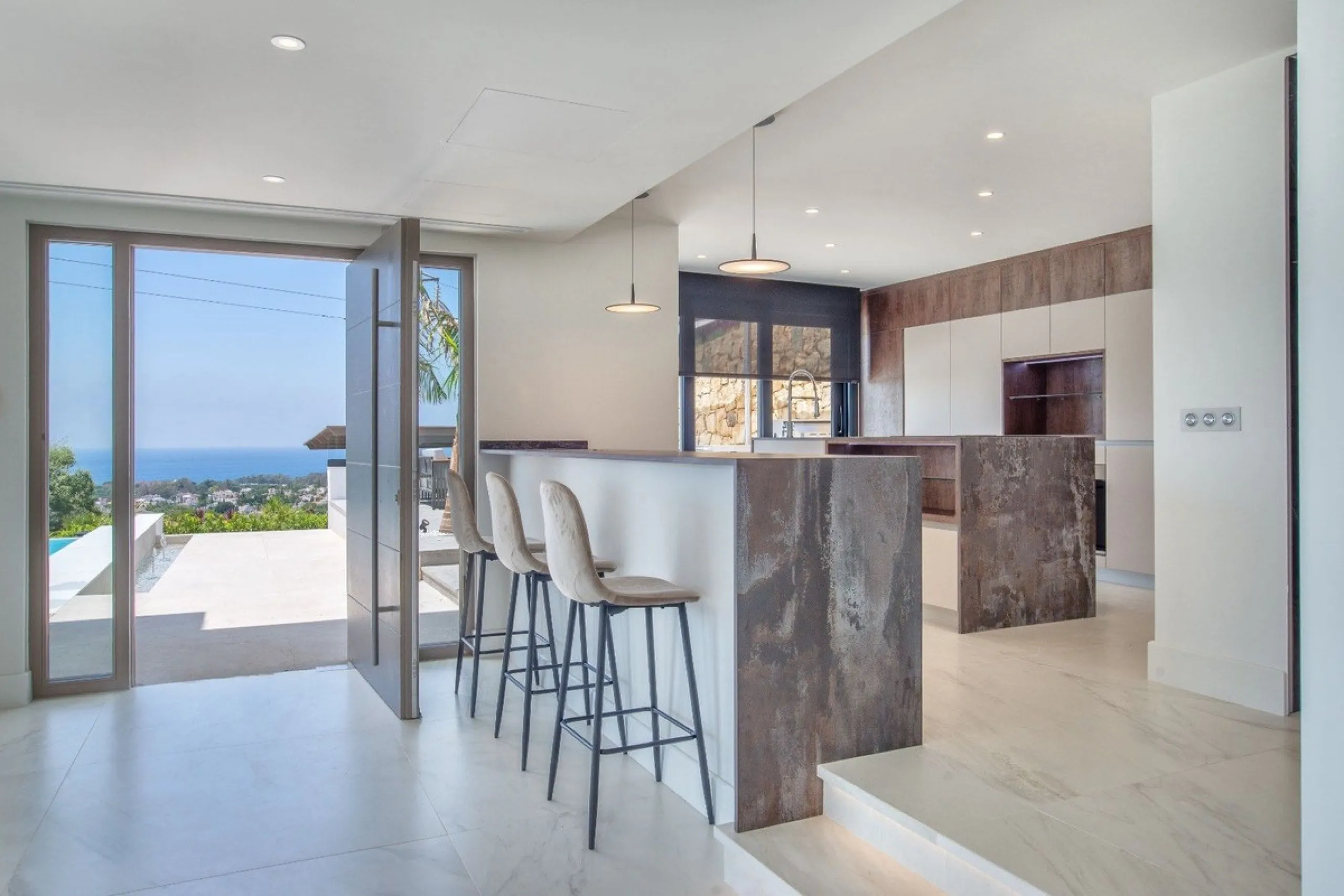 We are proud to present to the market this luxurious villa in the popular Elviria area, just to the east of Marbella.