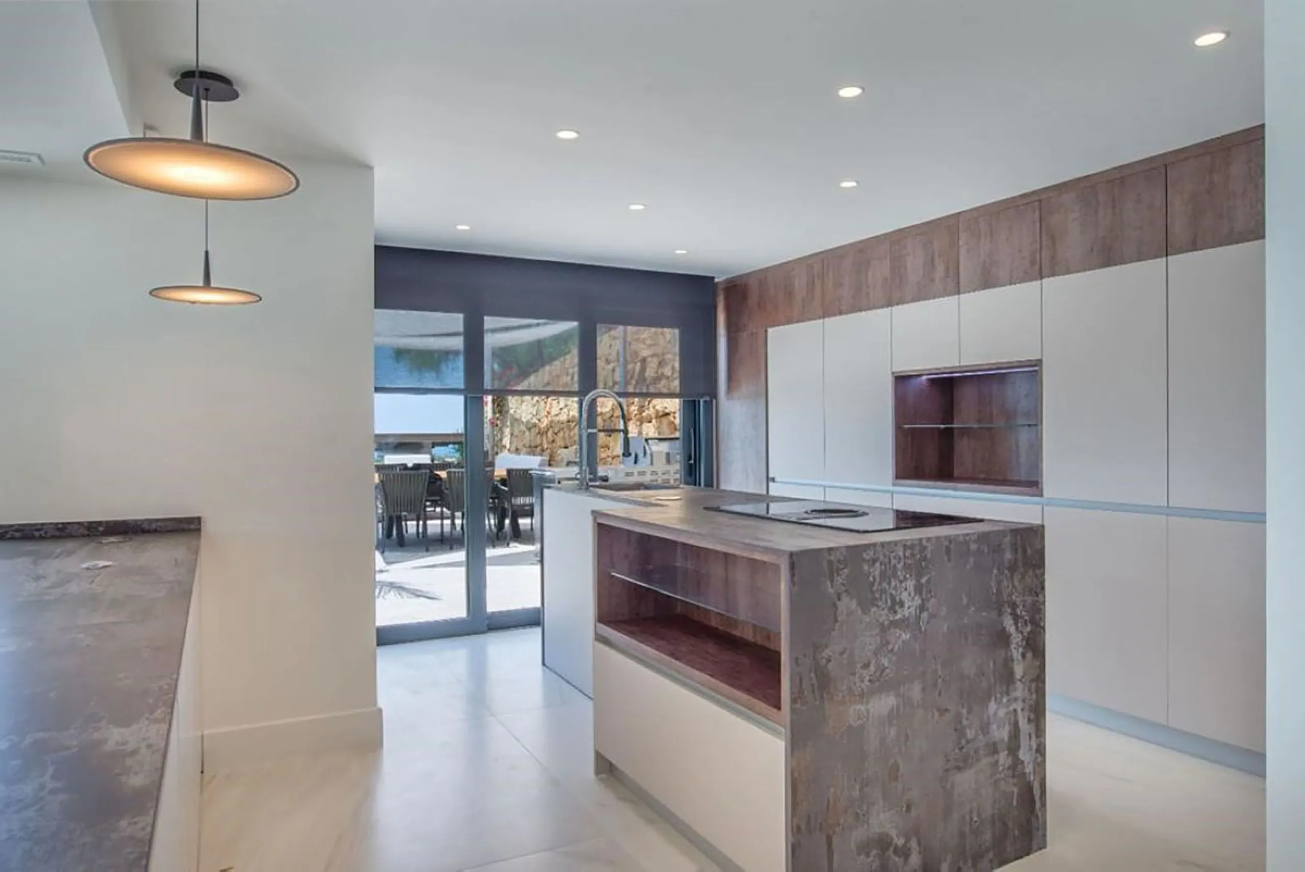 We are proud to present to the market this luxurious villa in the popular Elviria area, just to the east of Marbella.