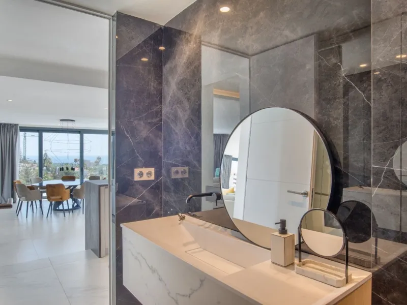 We are proud to present to the market this luxurious villa in the popular Elviria area, just to the east of Marbella.
