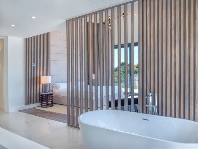 We are proud to present to the market this luxurious villa in the popular Elviria area, just to the east of Marbella.